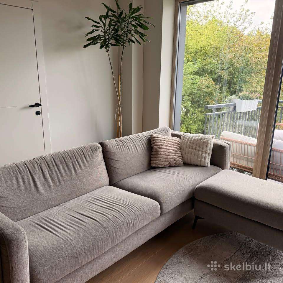 Sofa su pufu