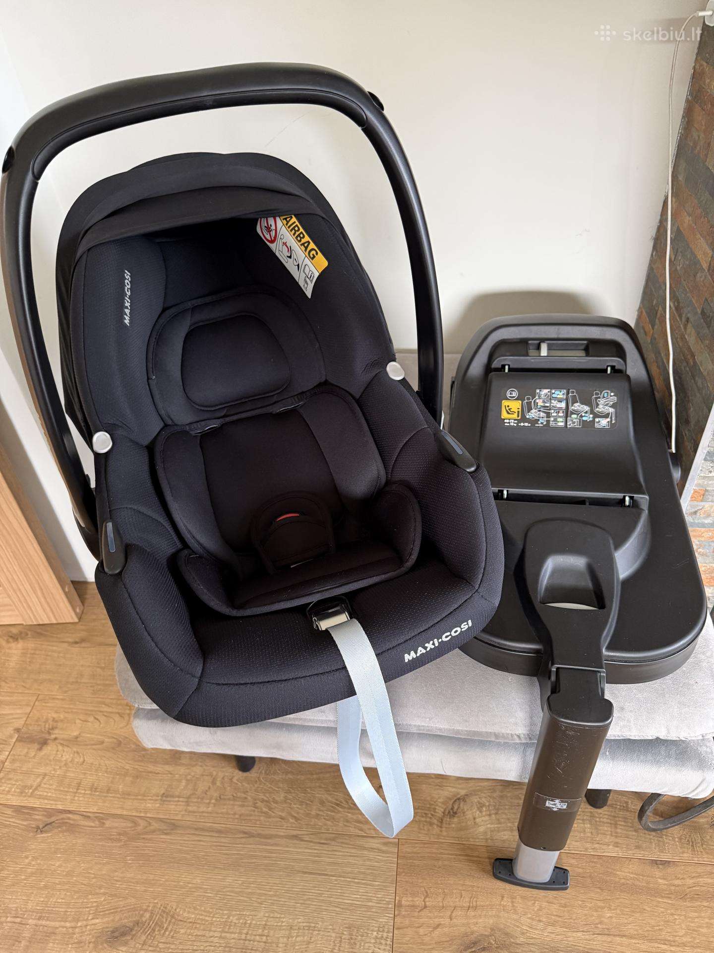 Maxi-cosi auto kedute su baze