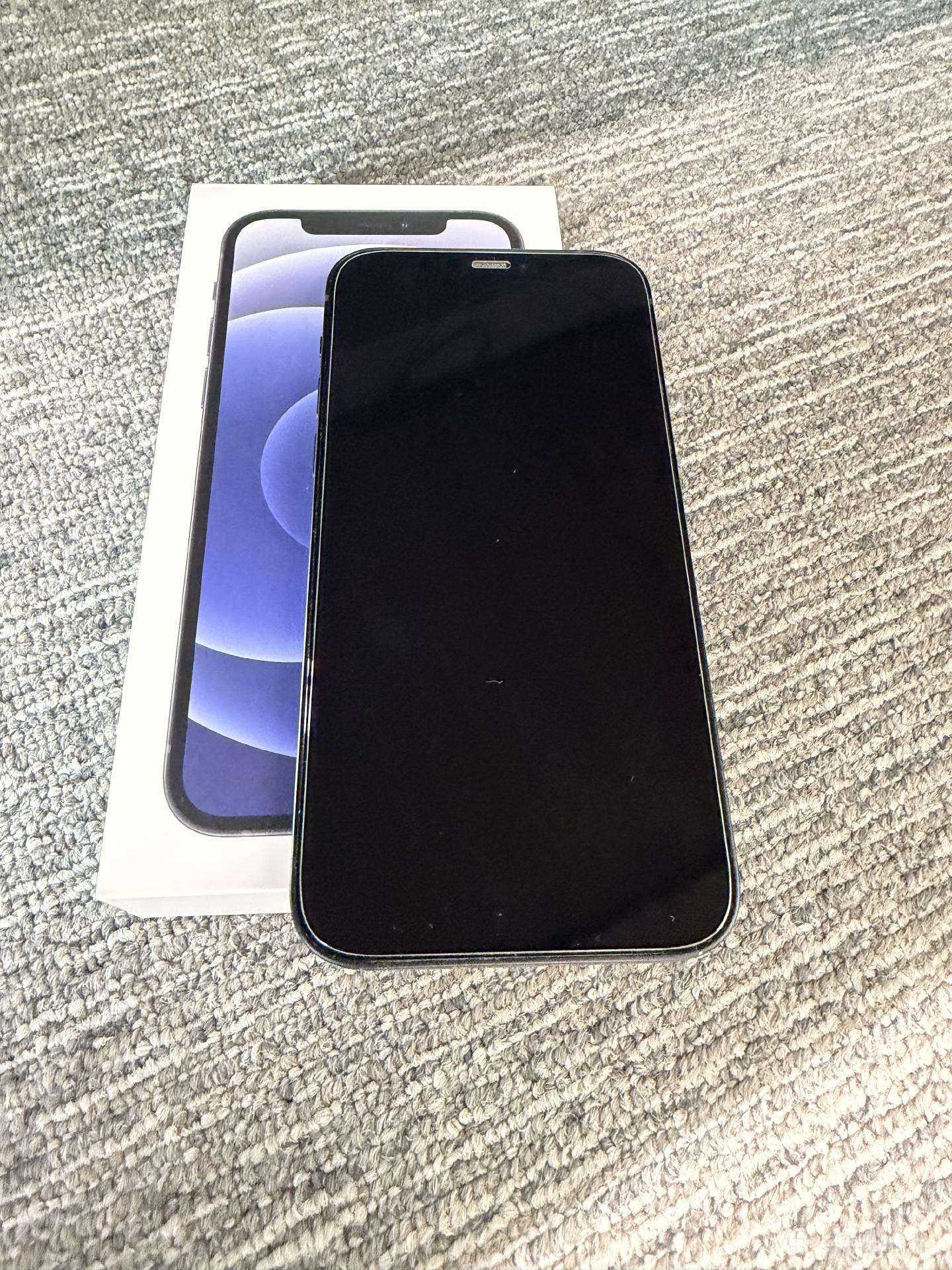 Parduodamas iPhone 12 64 GB, juodas