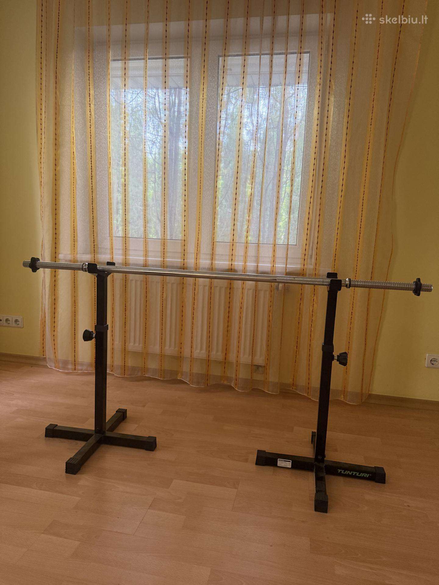 Štangos stovas su štanga