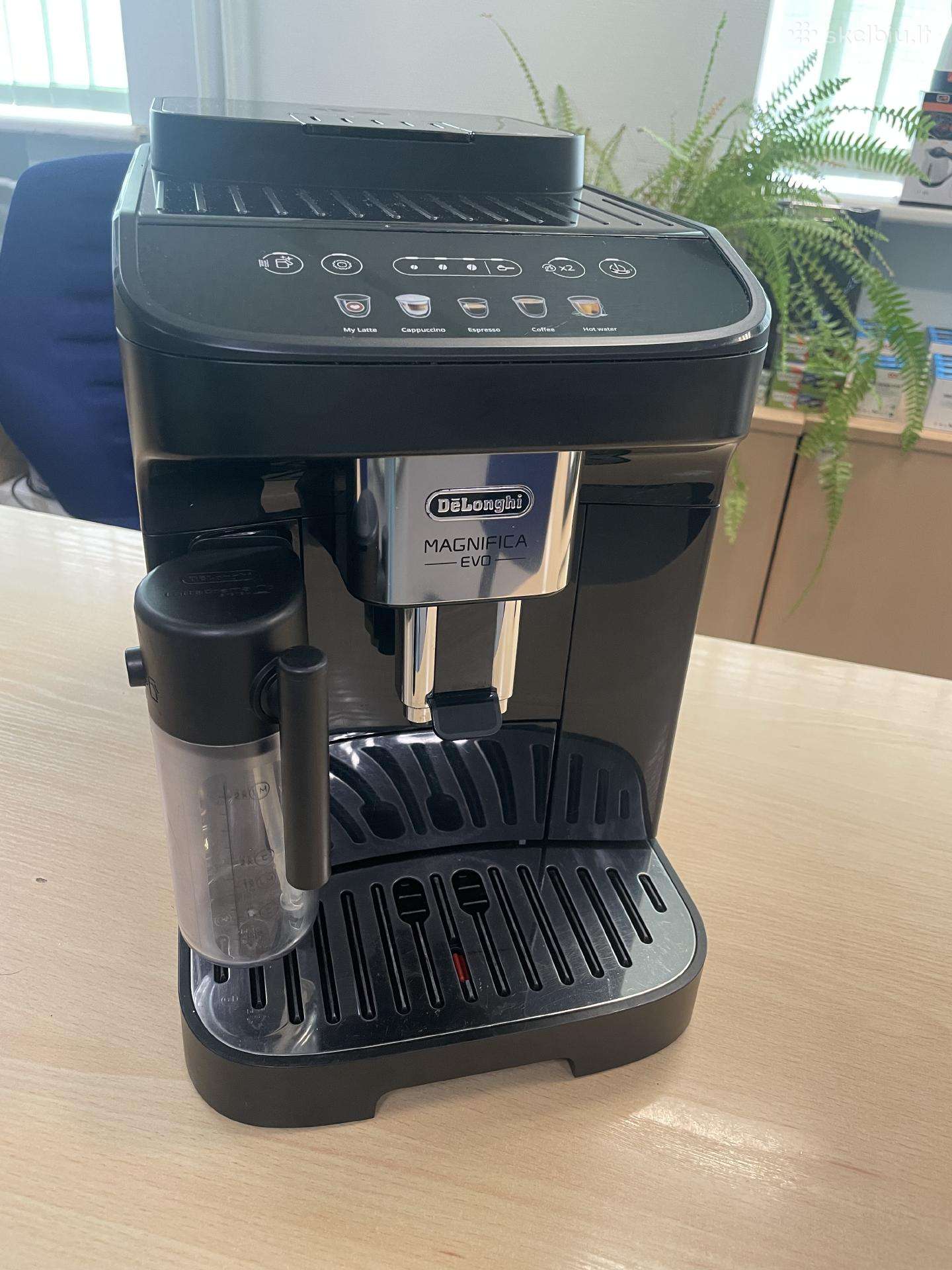 Kavos aparatas Delonghi Magnifica EVO