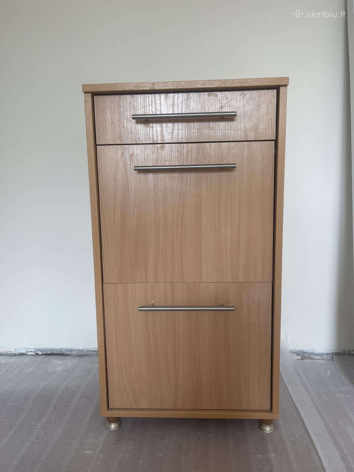 Batų spintelė – 15 €