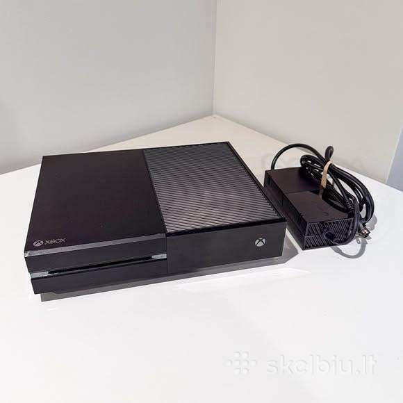 Xbox one su kontreleriu baltu ir 1 zaidimas
