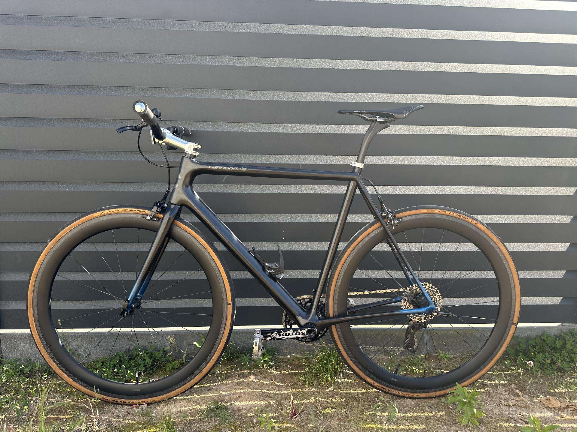 Parduodamas custom miesto dvirtatis