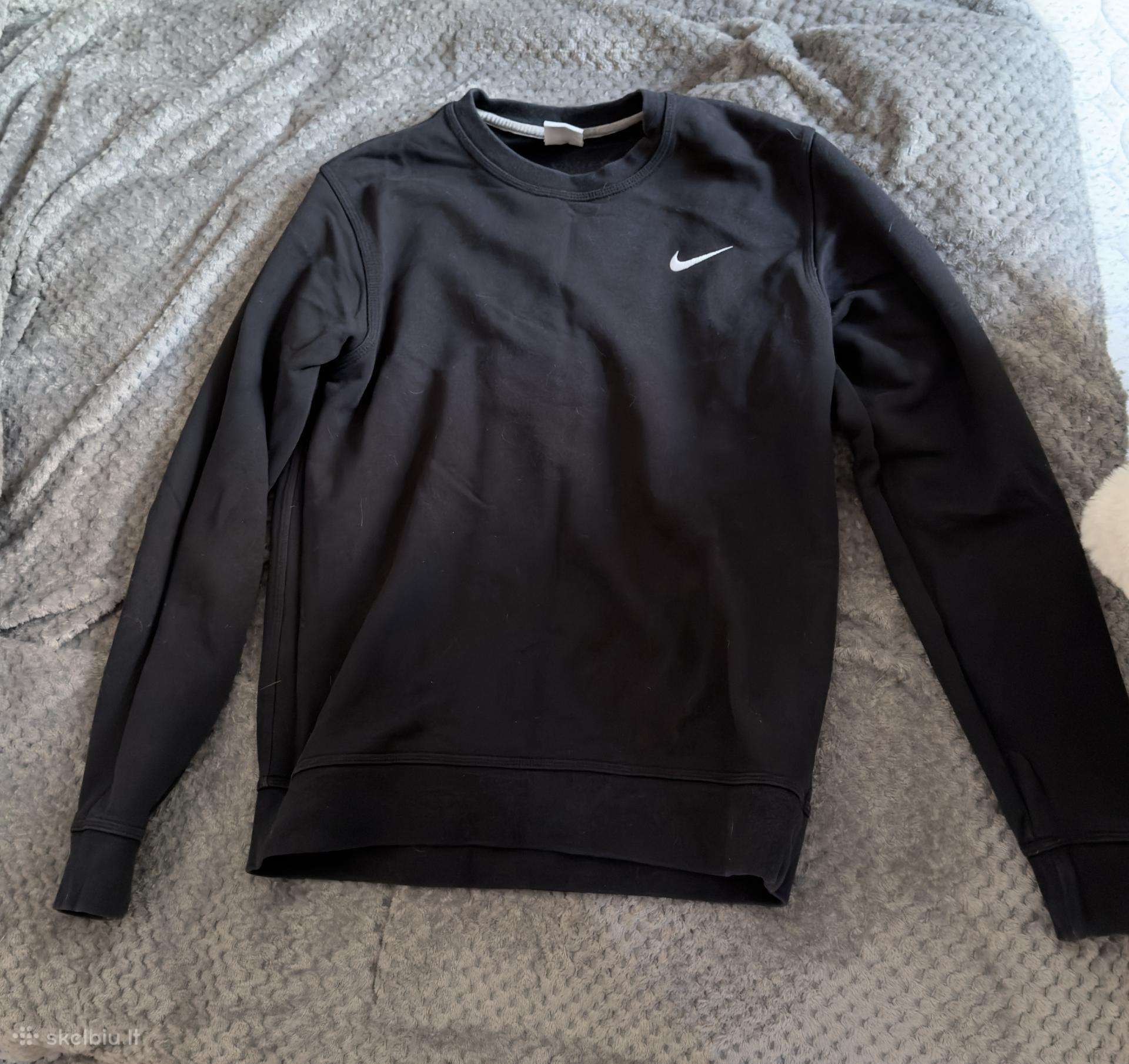 Juodas Nike džemperis