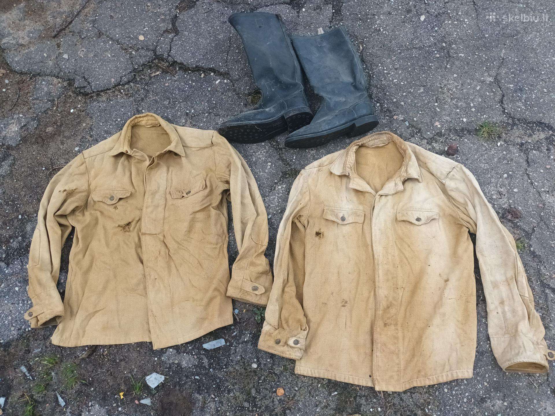 2 sovietinės karinės uniformos ir auliniai batai
