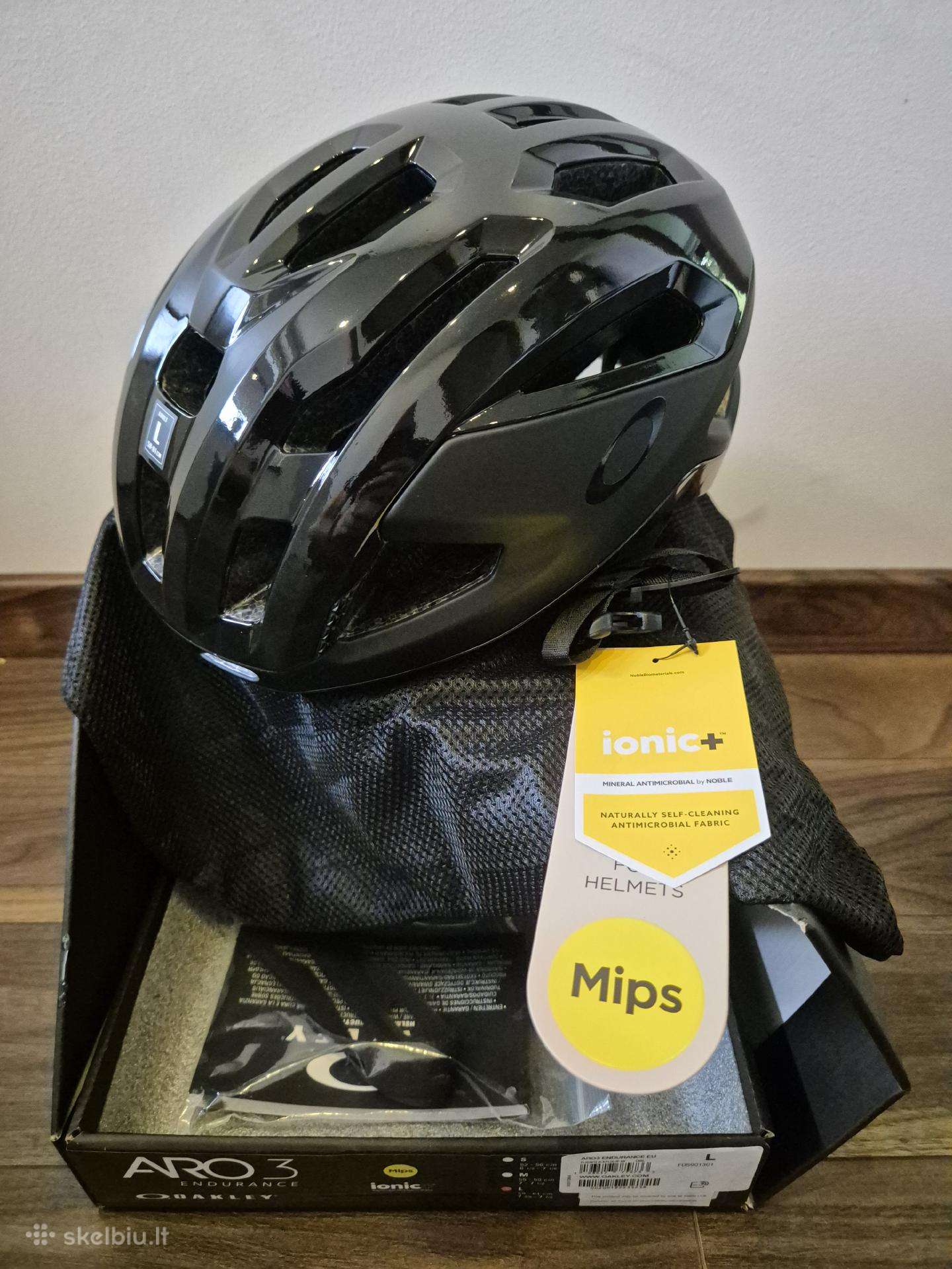 Oakley Aro 3 Mips dviratininko šalmas