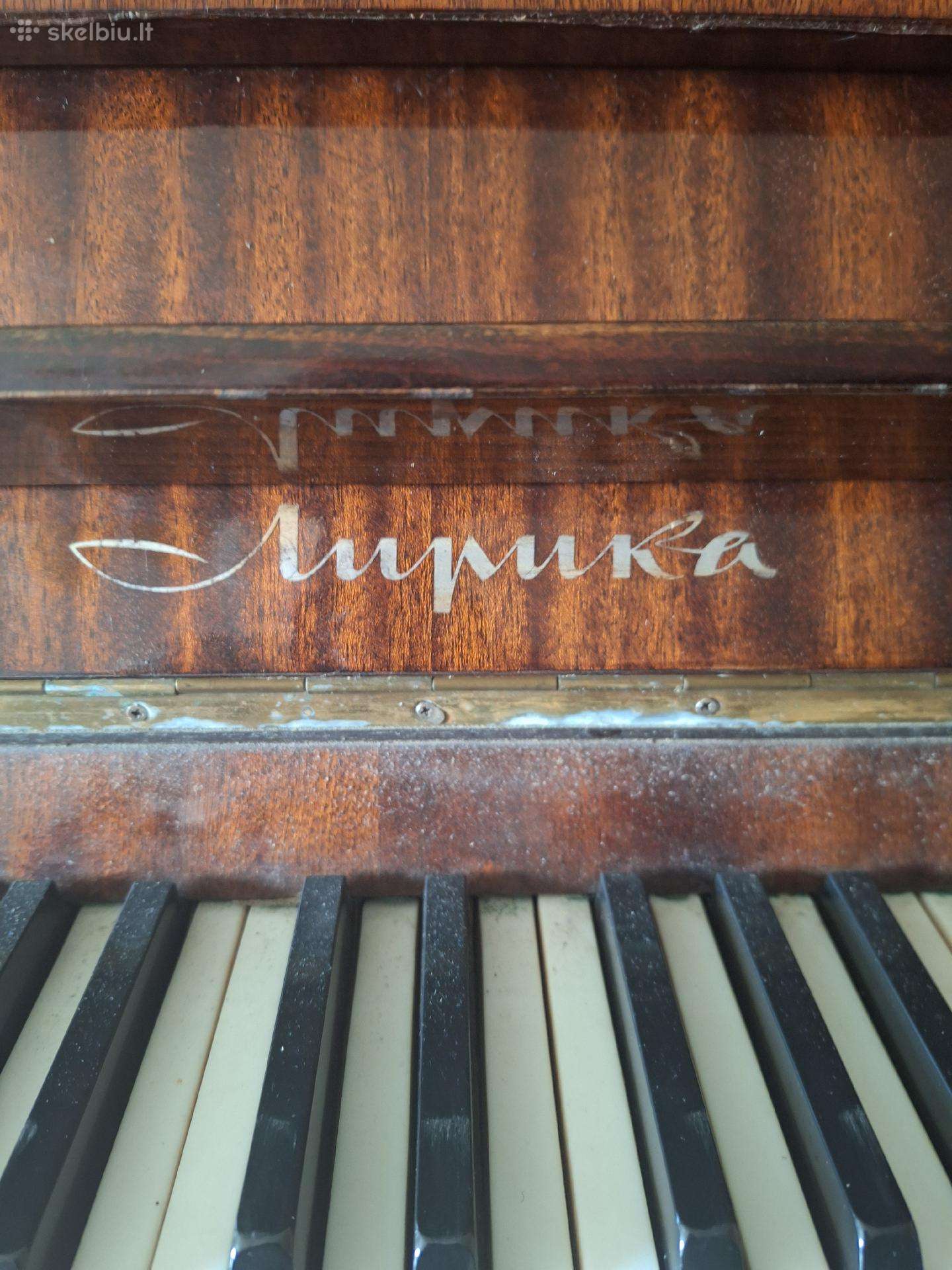Pianinas Lyrika
