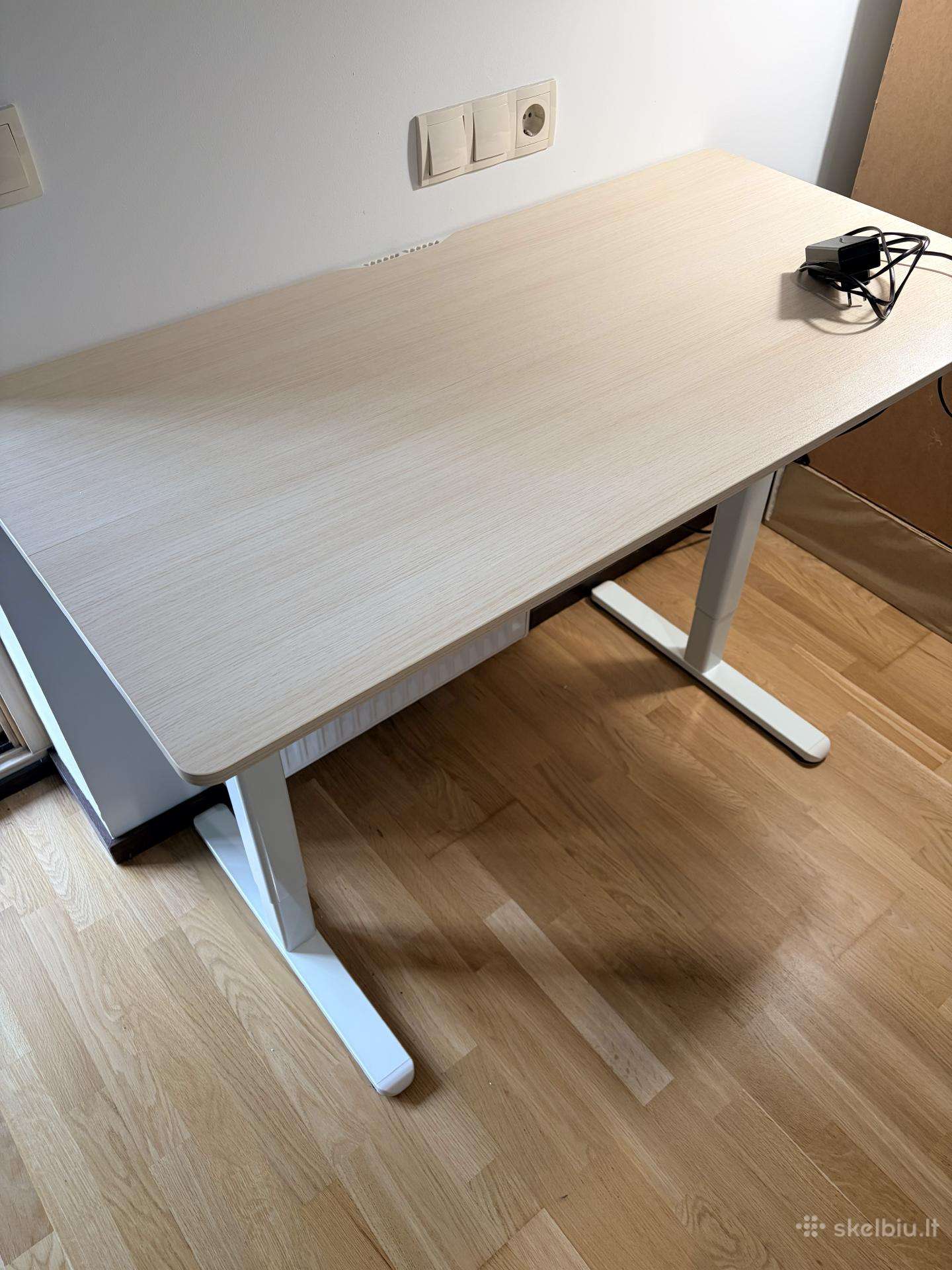 Reguliuojamo aukščio rašomasis stalas