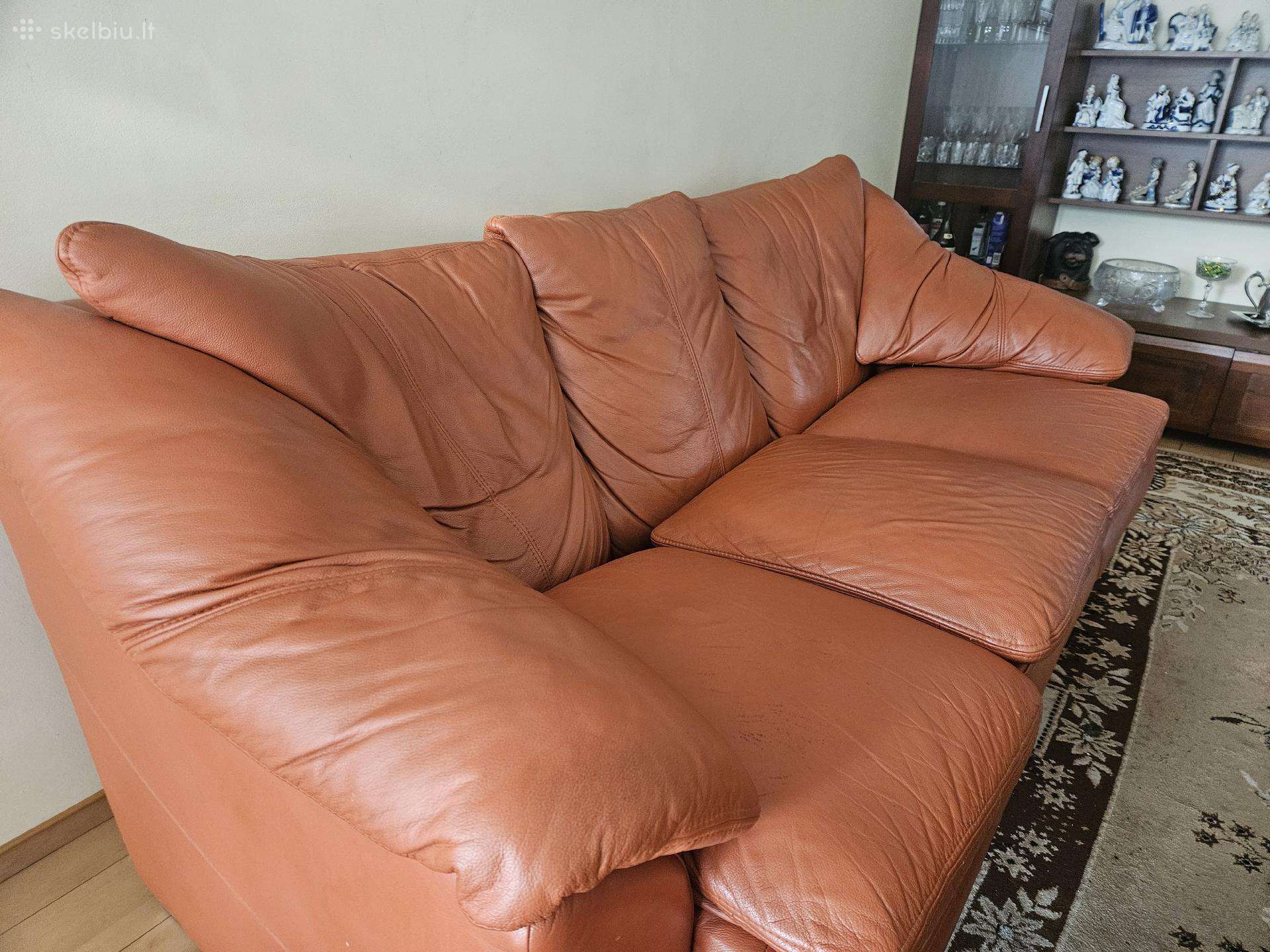 Parduodu 2 sofas ir pufą