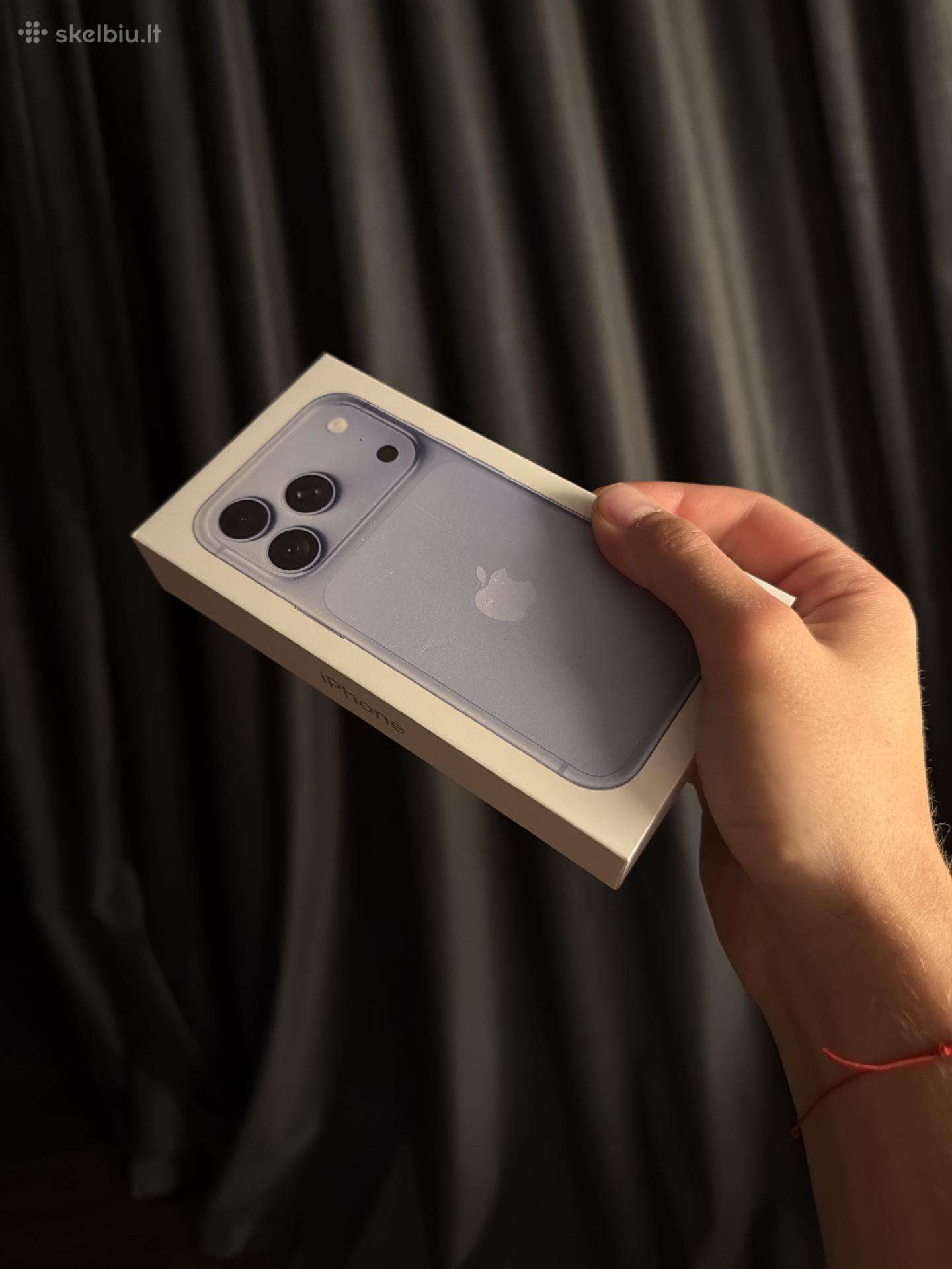 iPhone 18 Pro 256gb “glacier