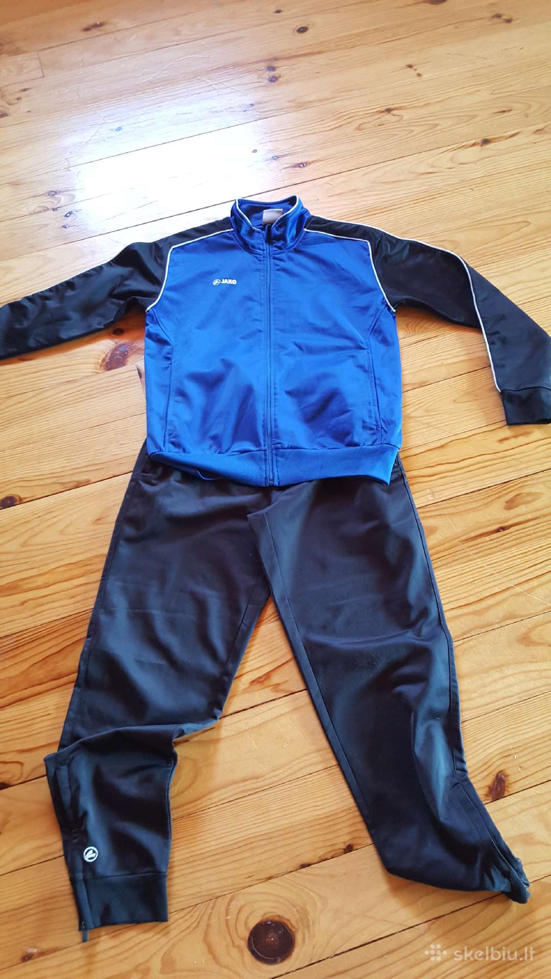 Vaikiškas sportinis kostiumas. Ūgis 152cm.