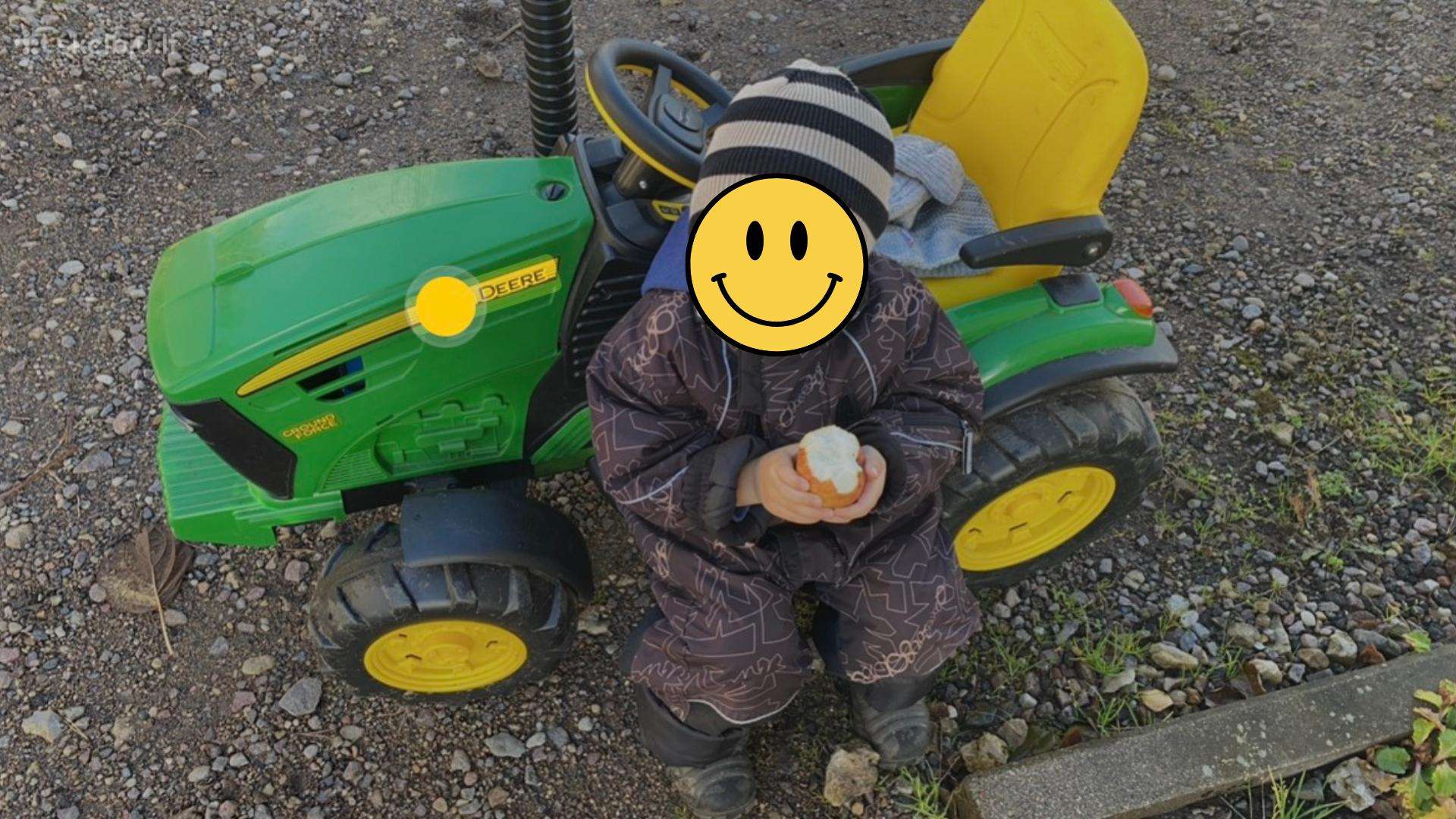 John Deere vaikiškas traktorius su priekaba