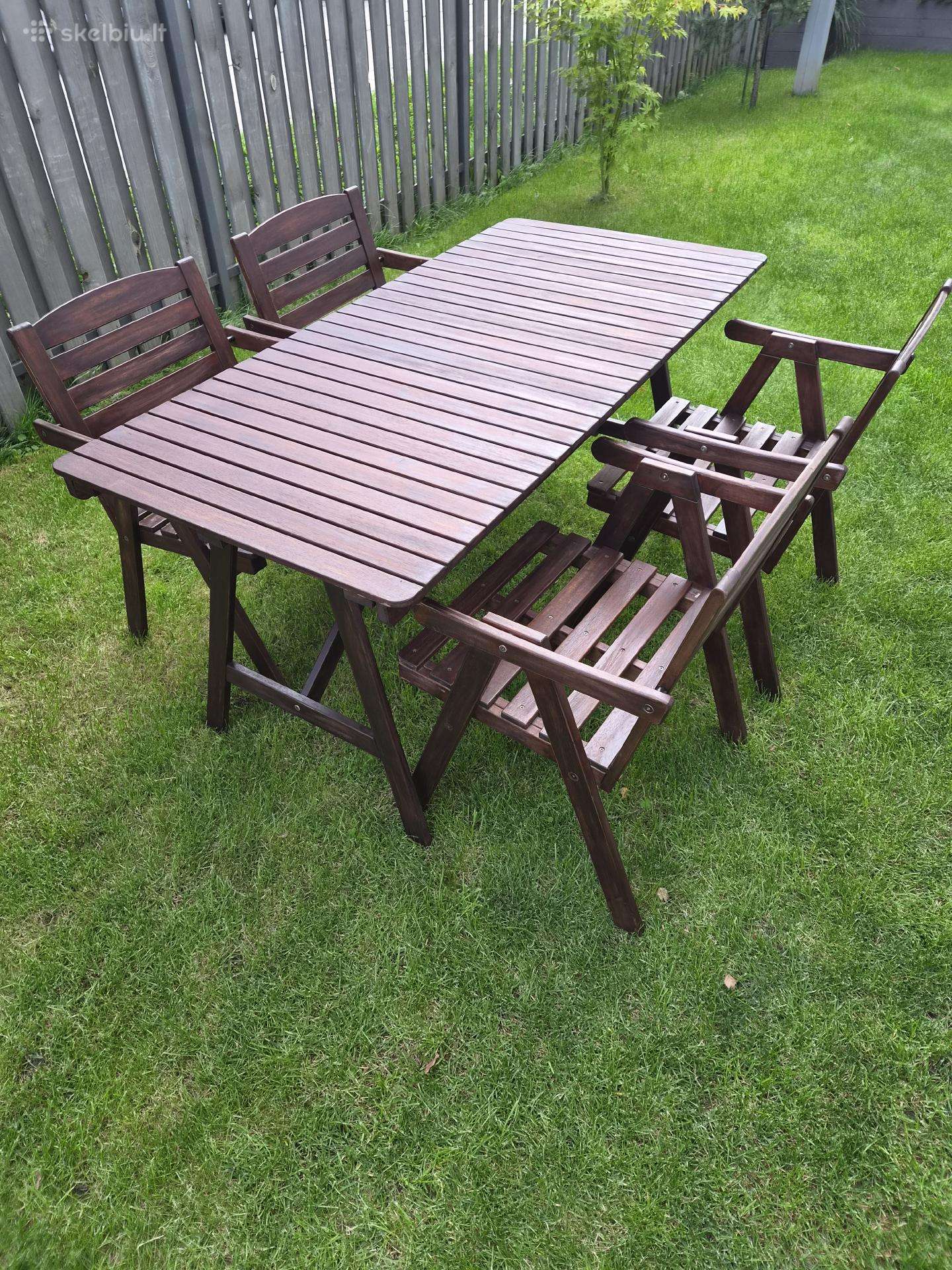 Parduodamas Ikea lauko baldų komplektas.