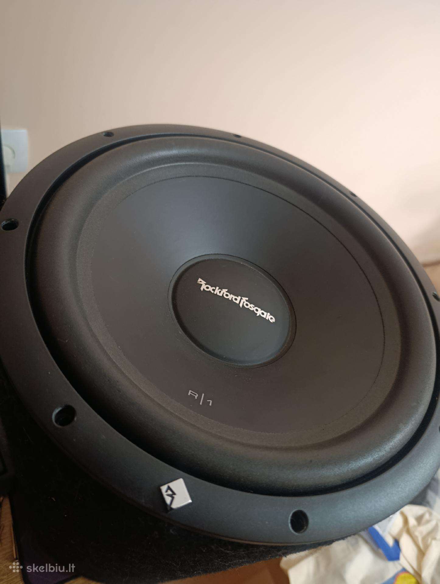 Rockford Fosgate R1 subas