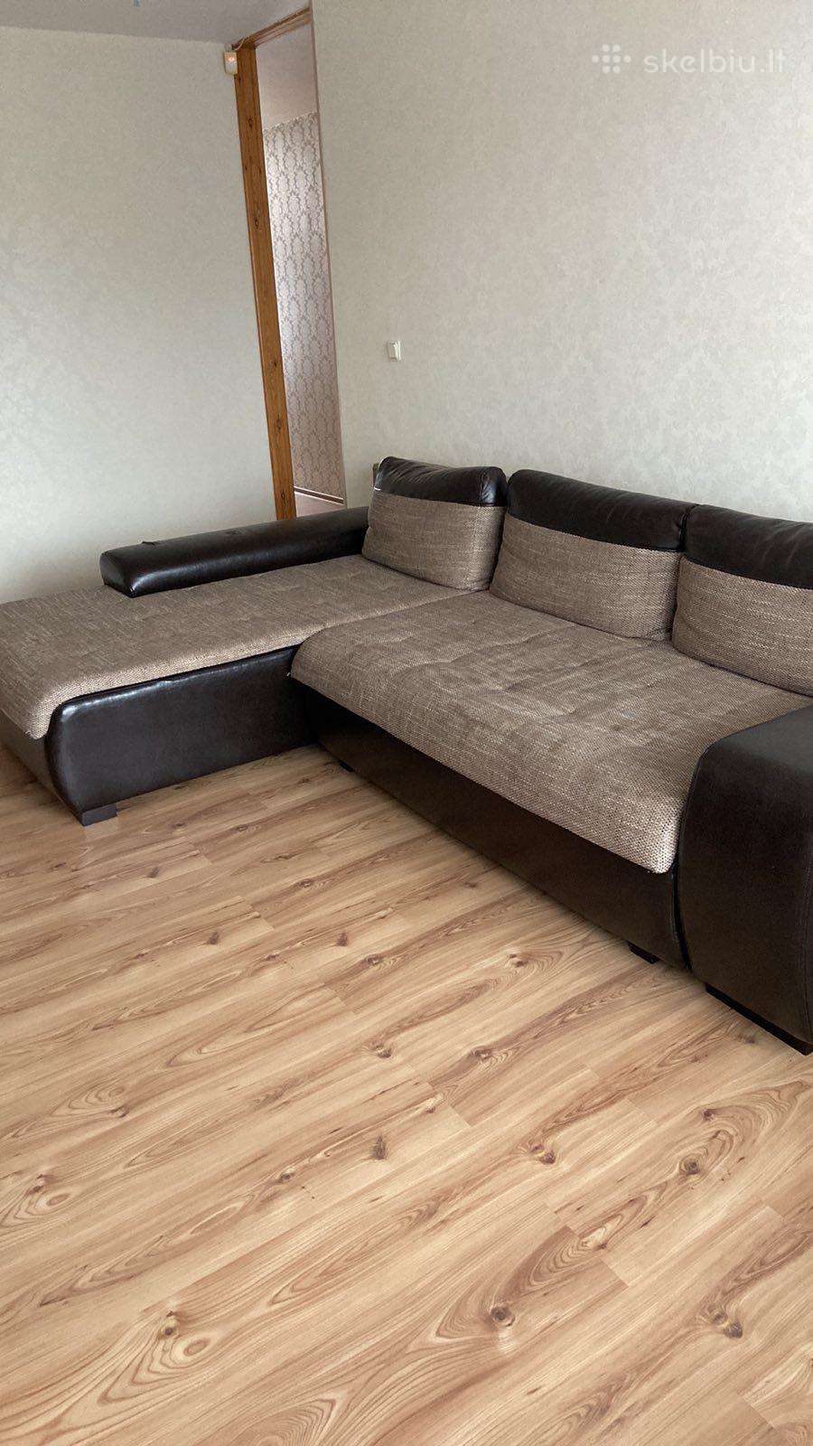 Dovanojama sofa ir stalas