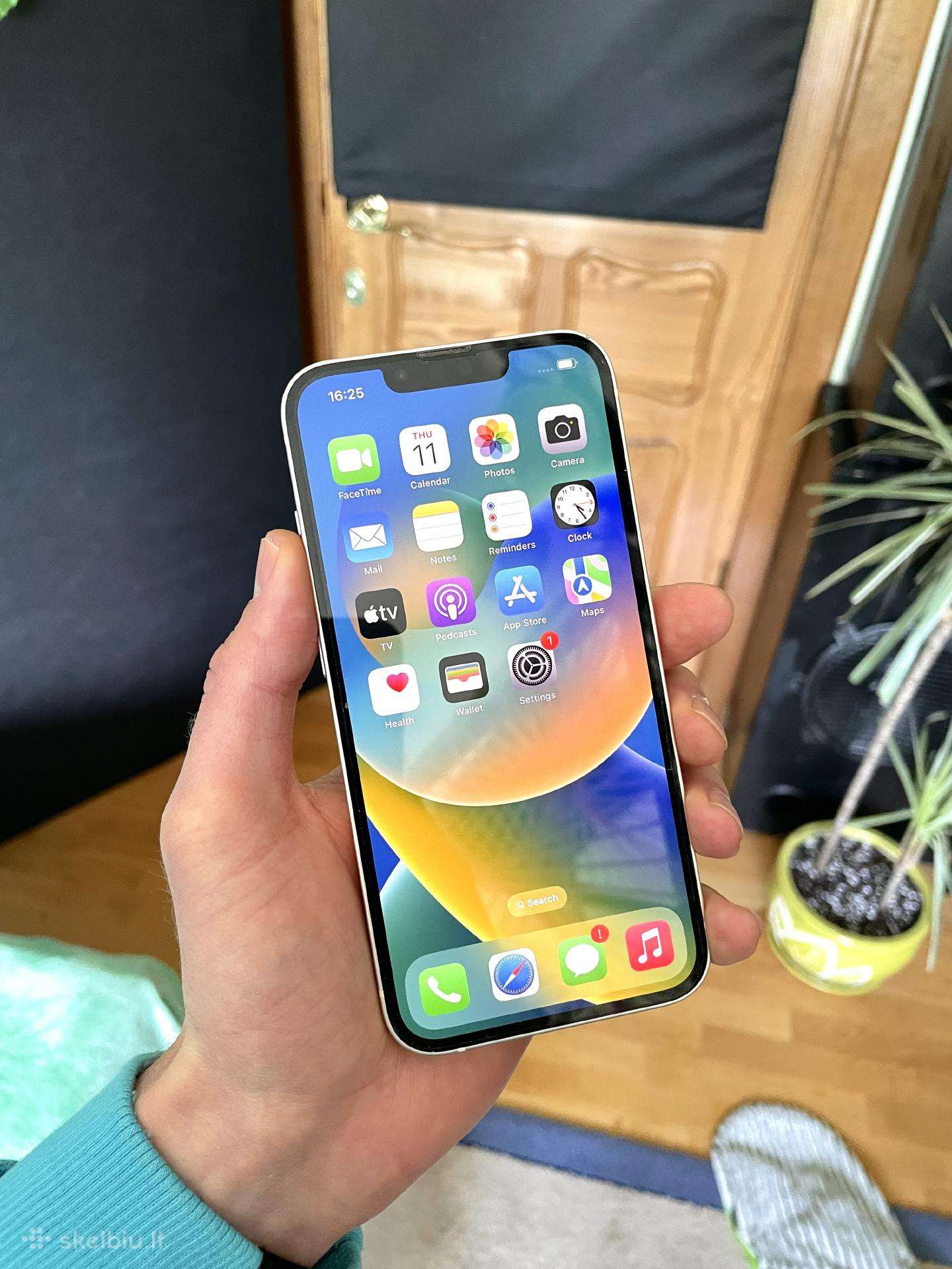 iPhone 13 White