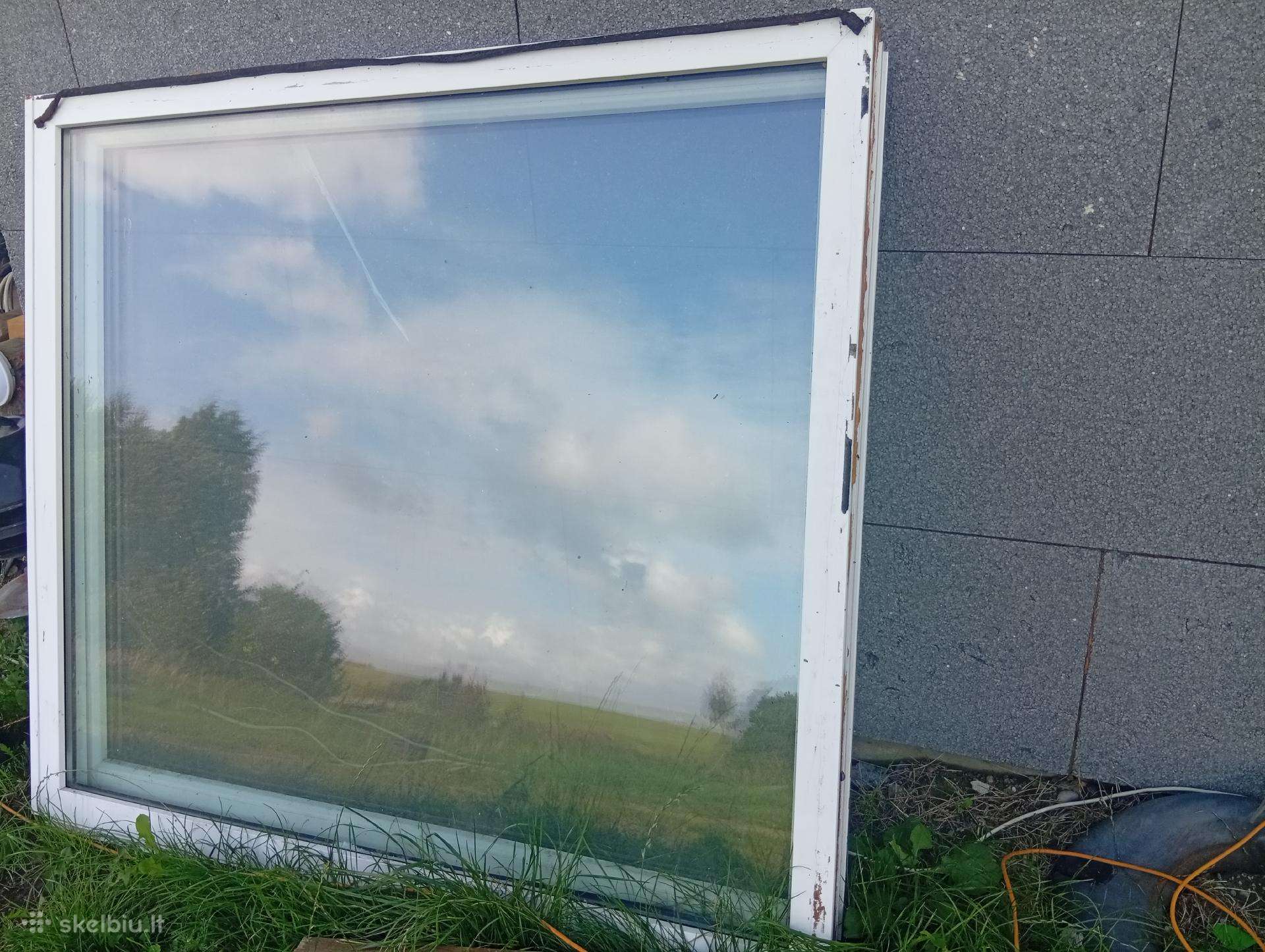 Naudoti langai, žaliuzės, stiklinės durys