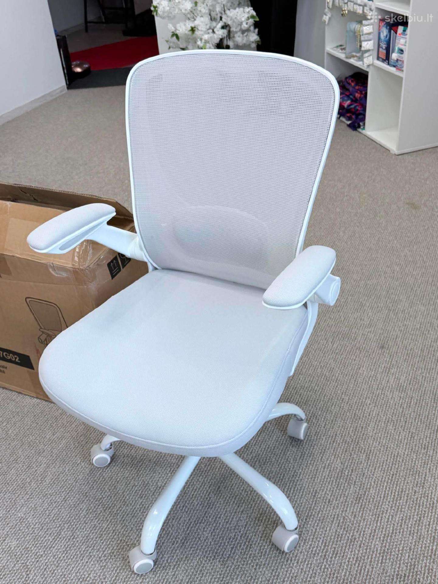 Stilinga ir patogi Songmics ergonominė biuro kėdė