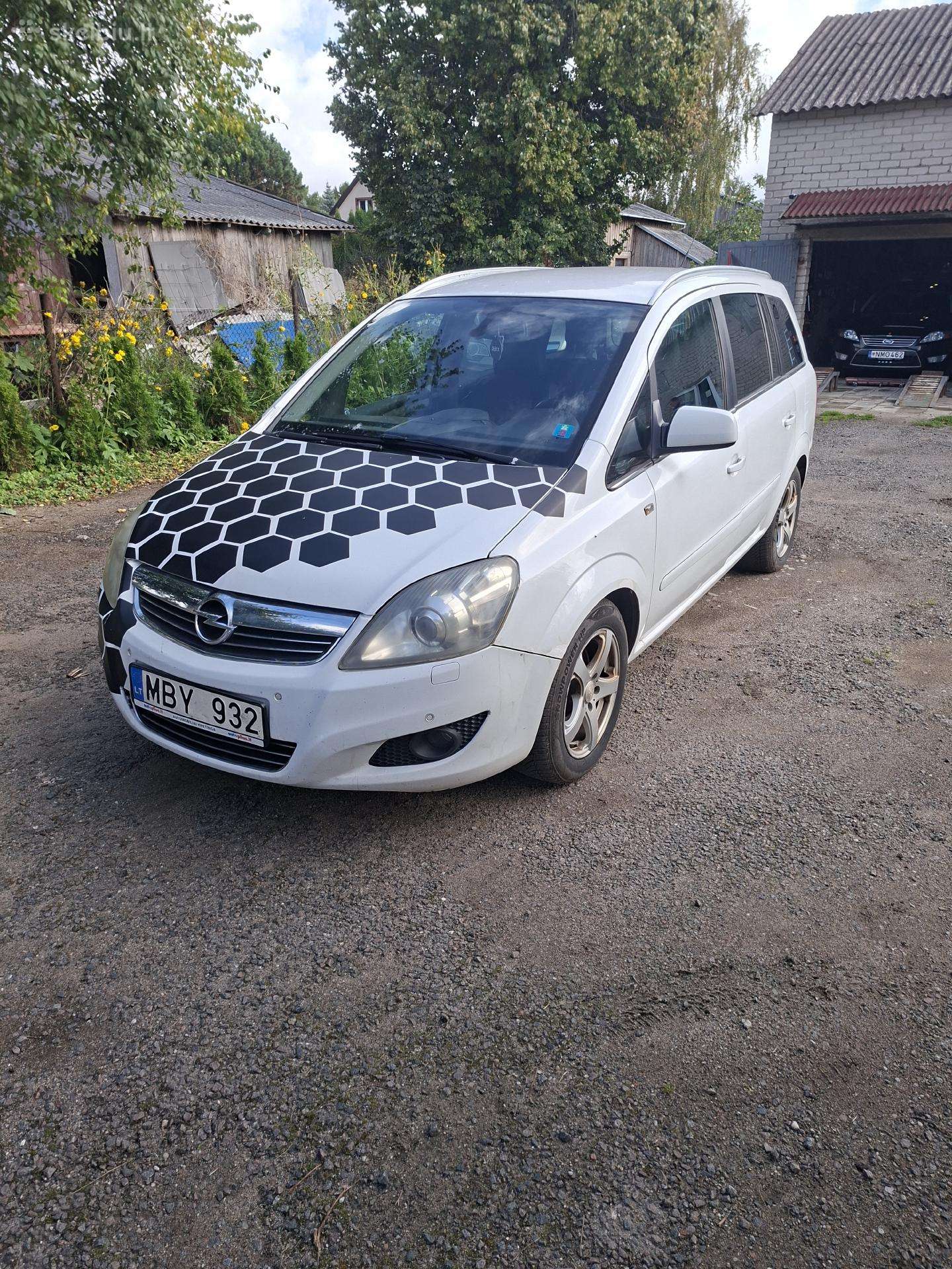 Parduodama opel zafira 2010m