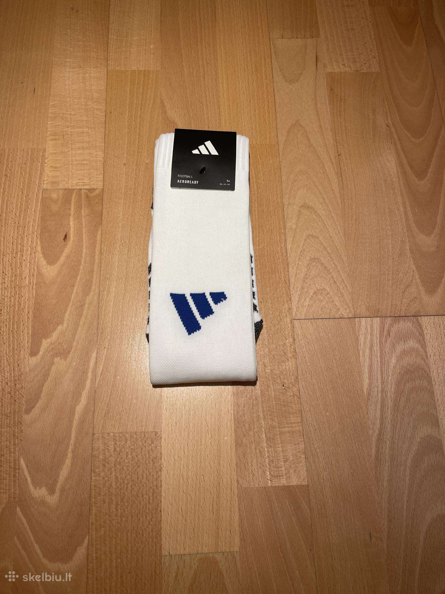 Parody Adidas futbolo kojines.