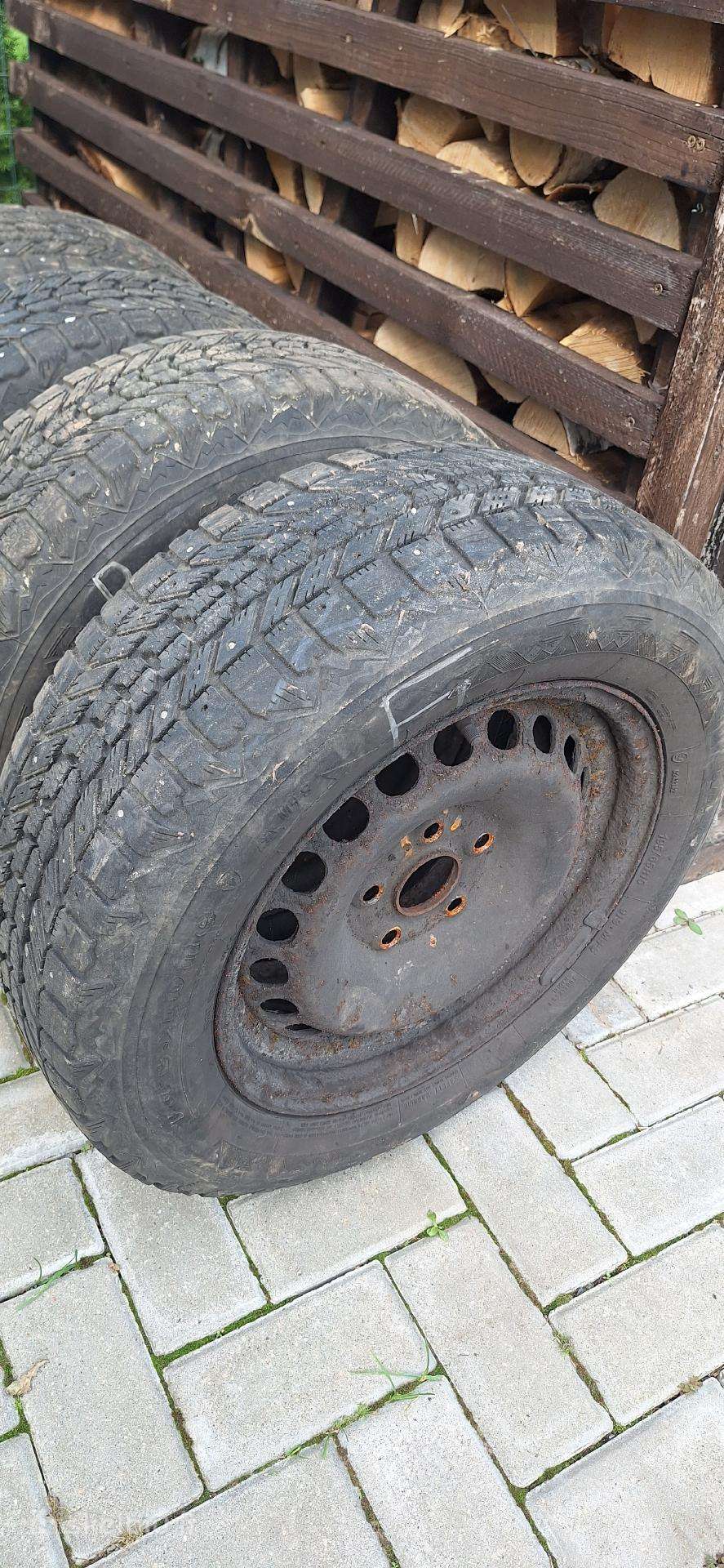 Parduodu 4 žiemines padangas už 40 eur