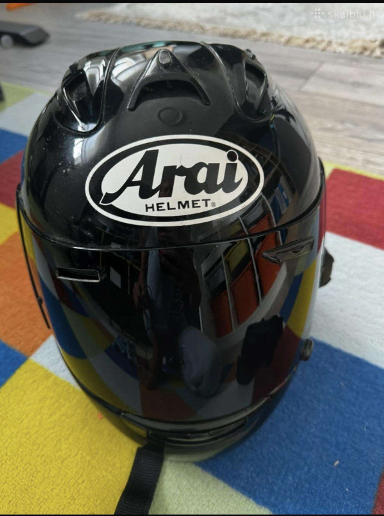 Arai šalmas, kaina derinama.