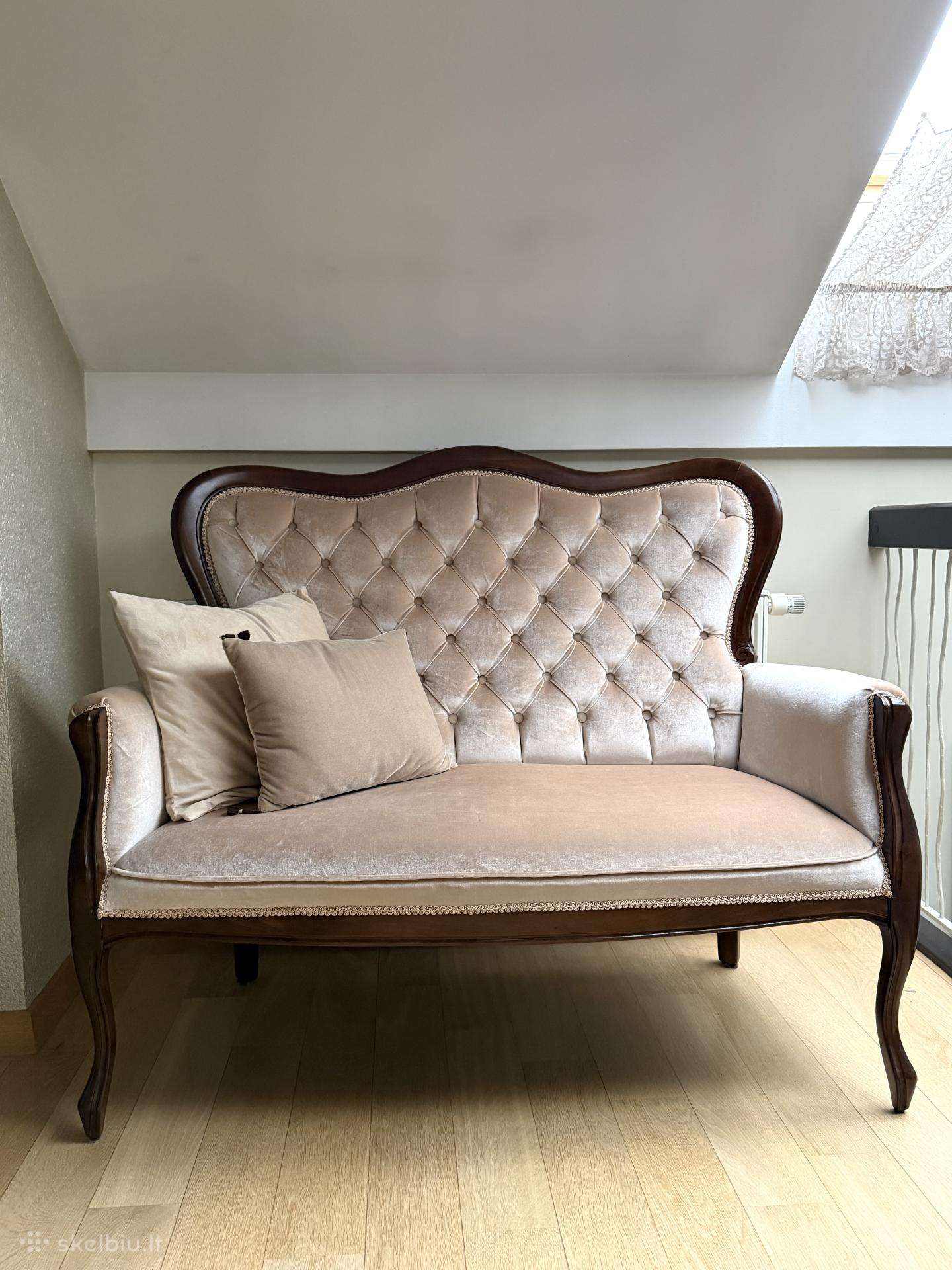 Vintažinė prabangi sofa