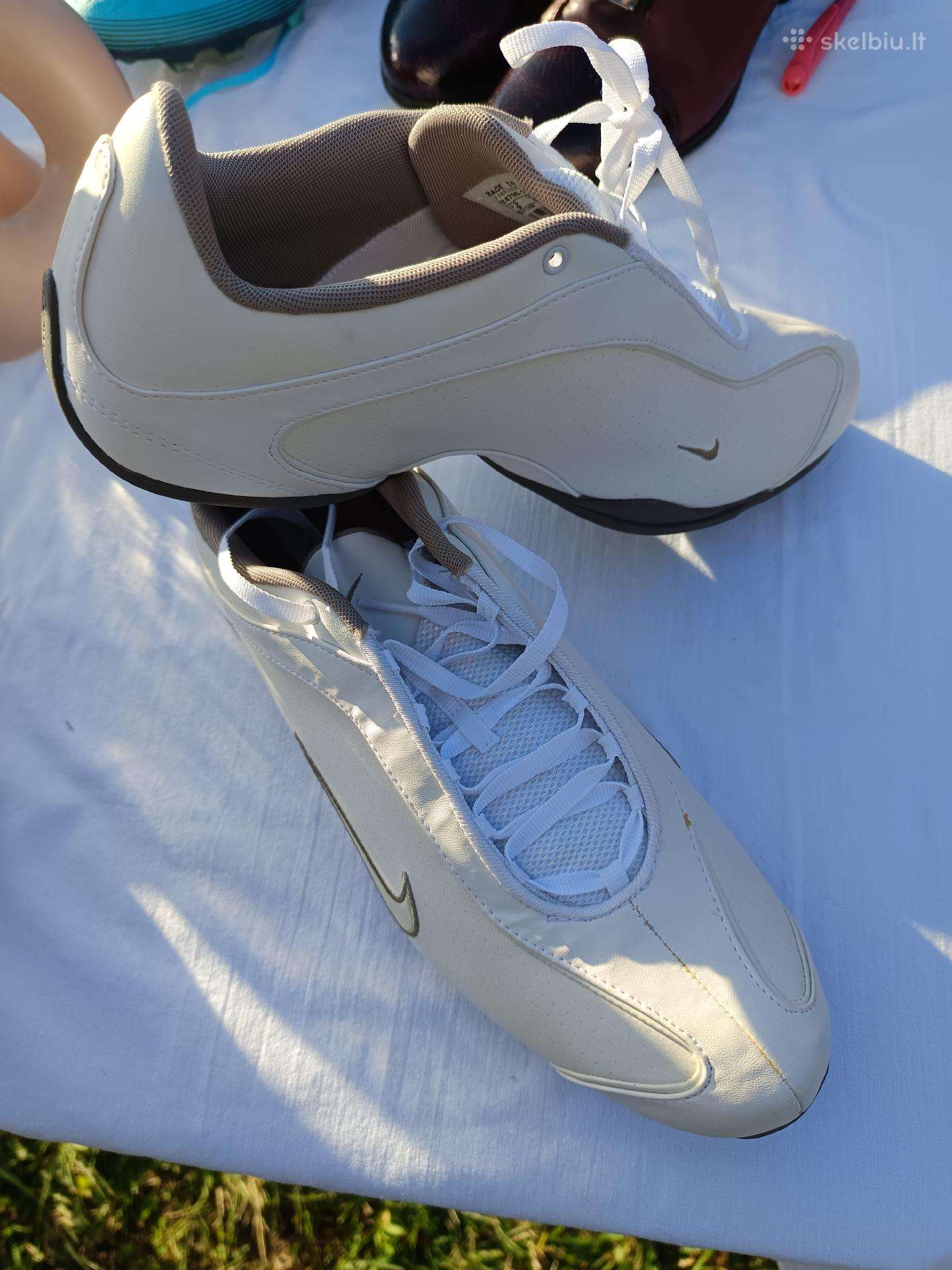 Mot kedai ,Nike"