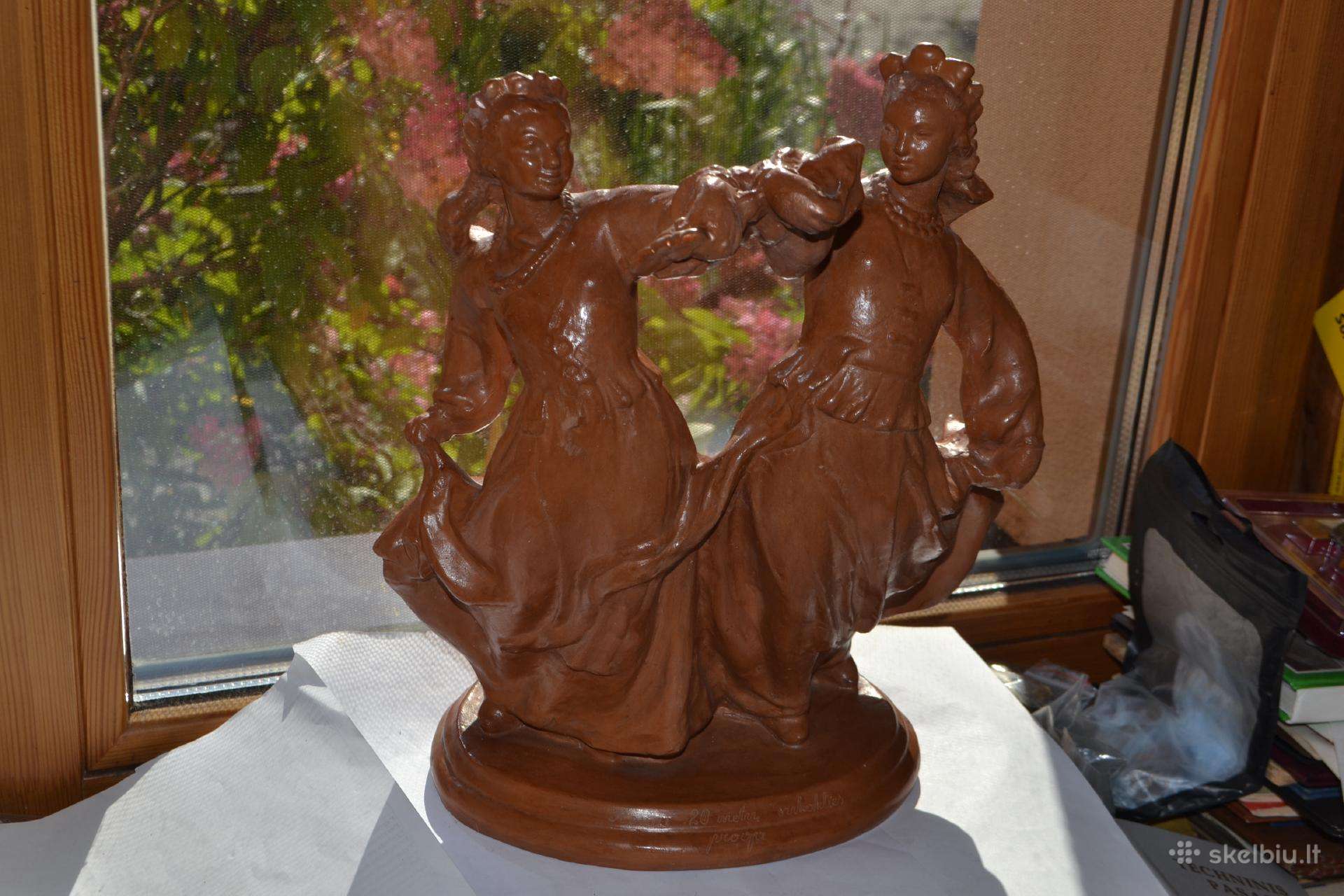 Kauno dailes statulele