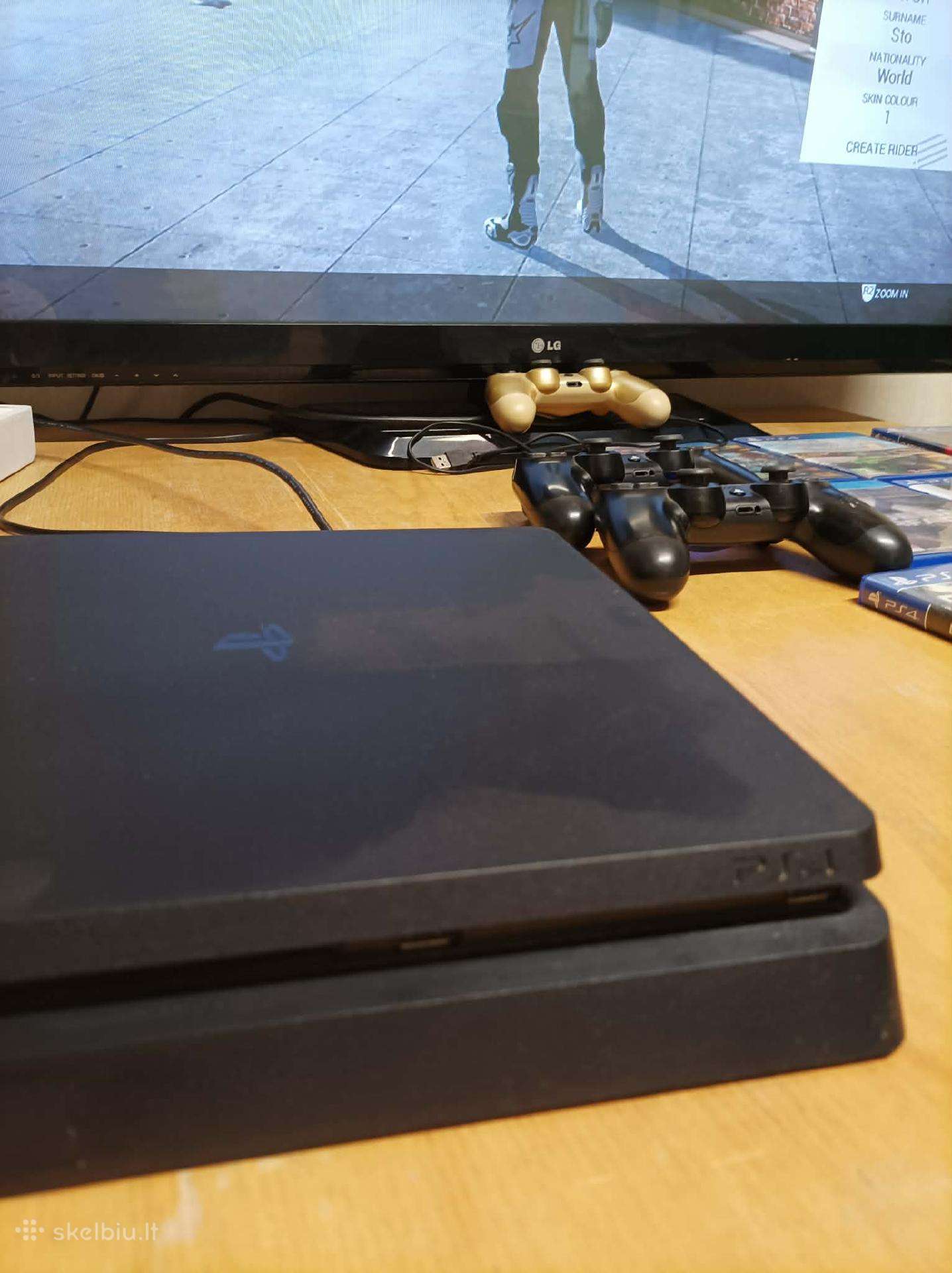 Ps4 konsolė su 2 pulteliais ir žaidimais