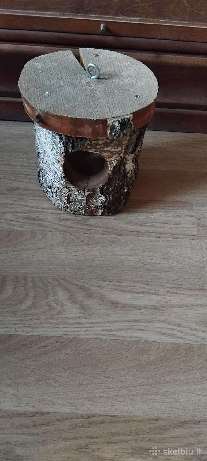 Labai graži lesyklėlė paukšteliams