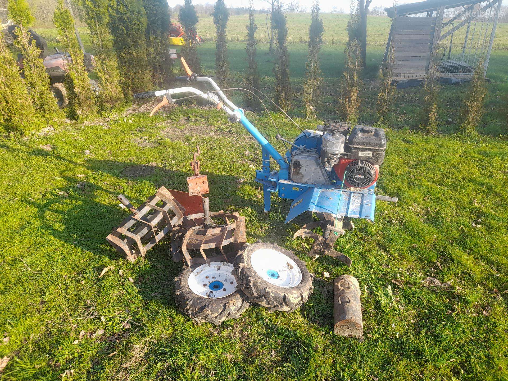 Paruodu motobloką Neva