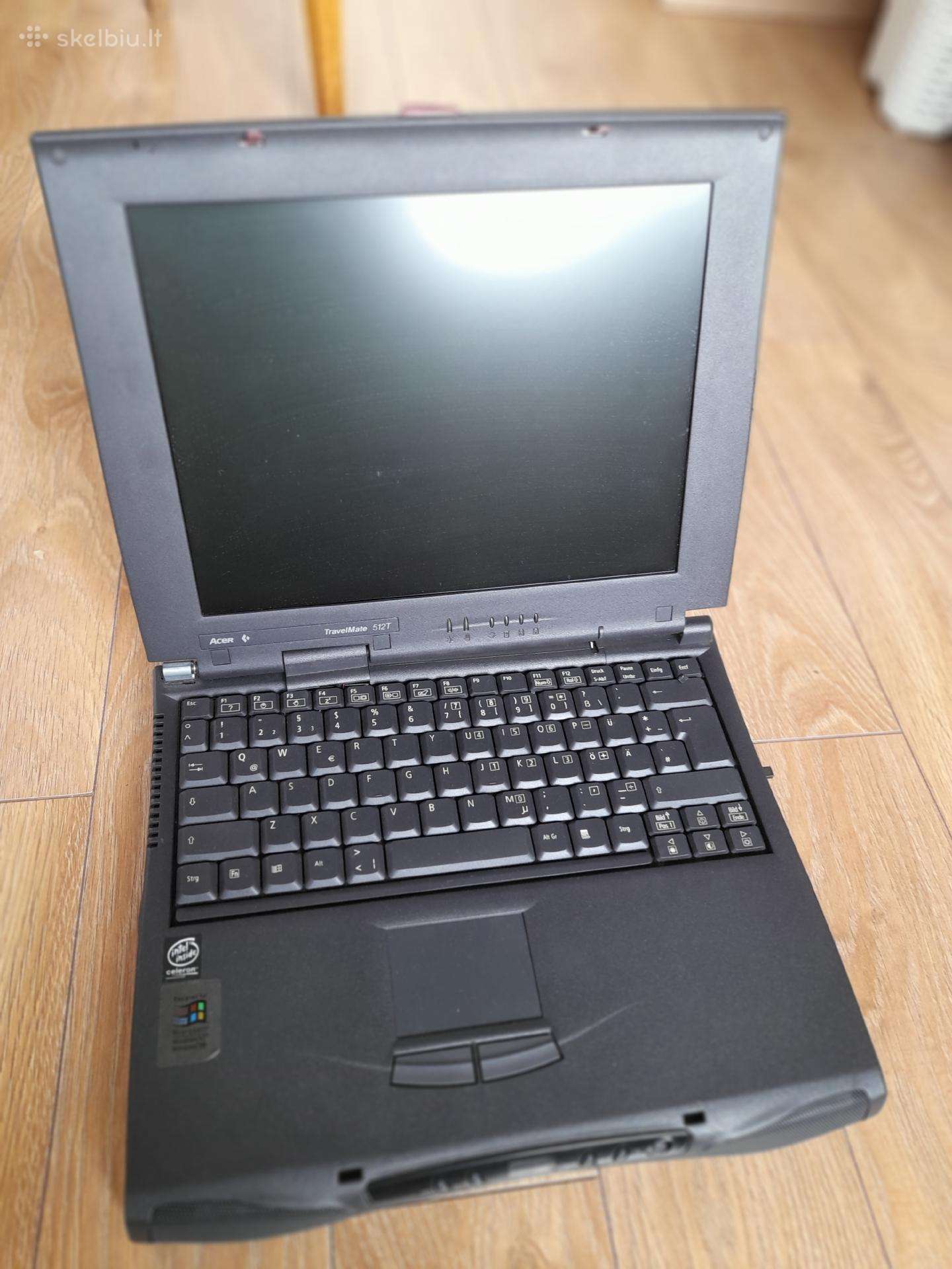 Asus Travelmate senovinis laptopas su floppy disk