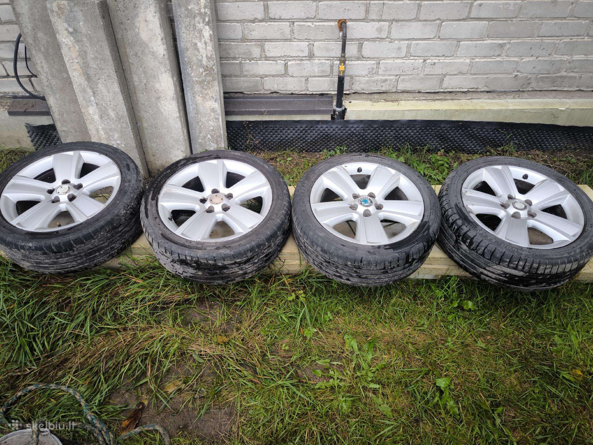 R17 ratai su padangomis