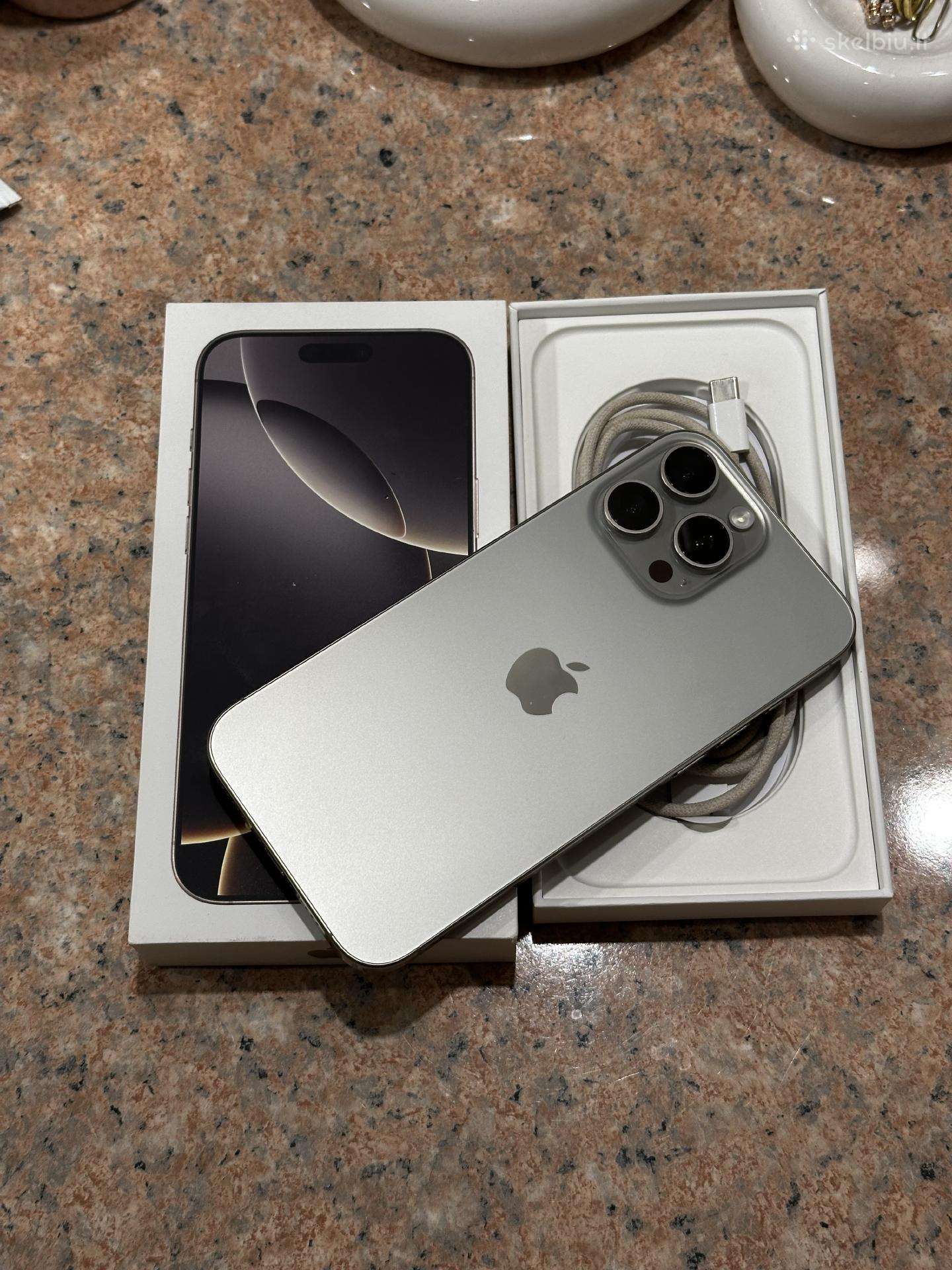 iPhone 16 Pro Max