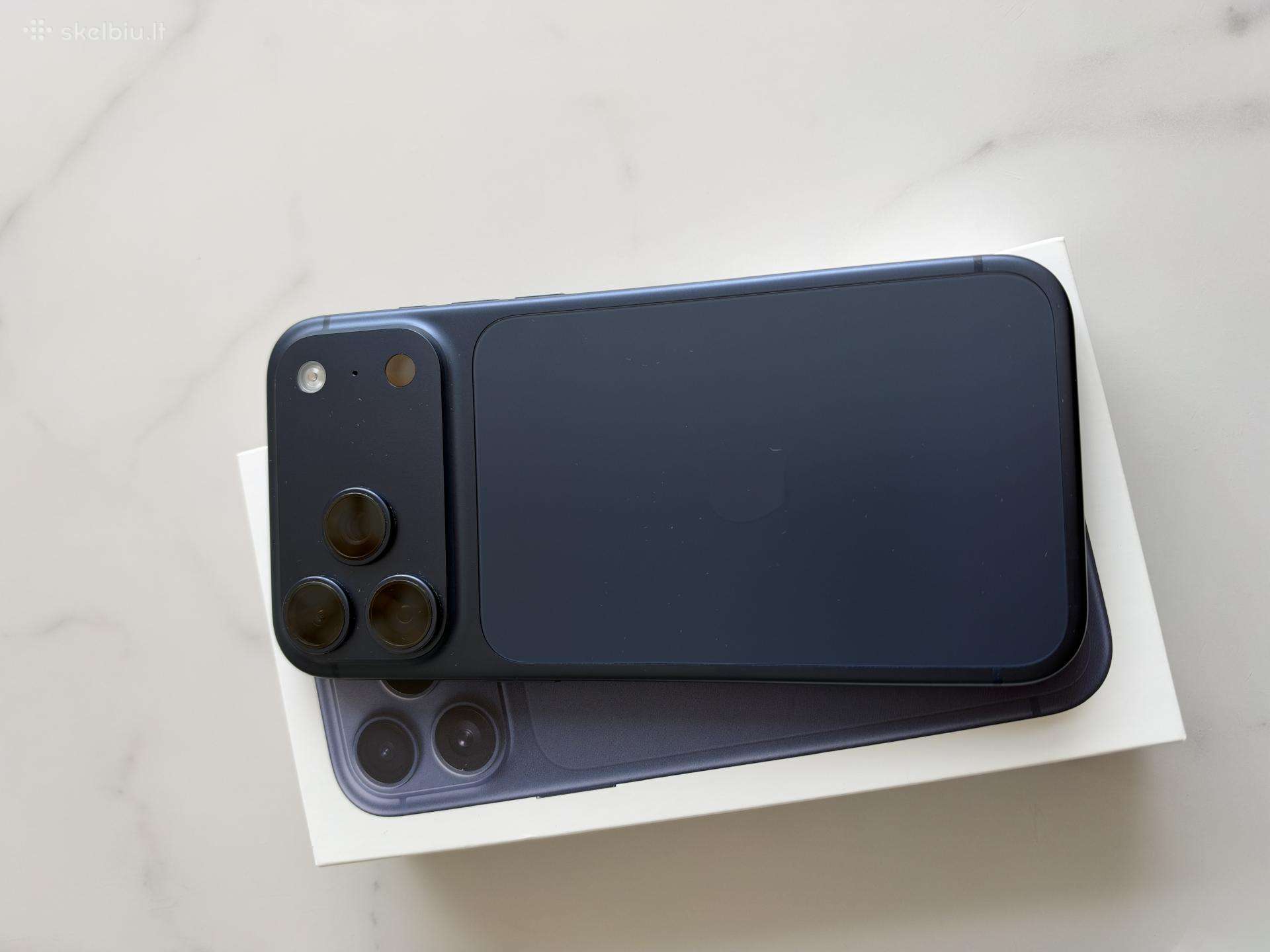 iPhone 17 pro Max blue 256gb