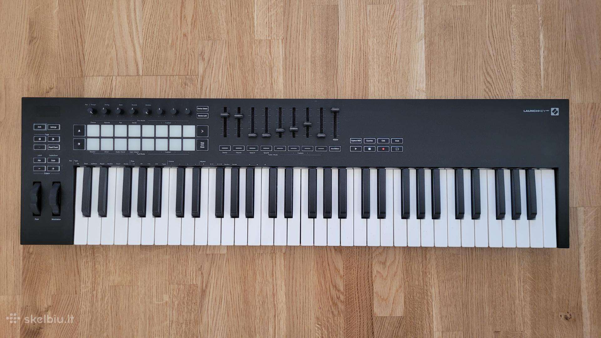 Novation Launchkey 61 Mk3 su klavišų stovu