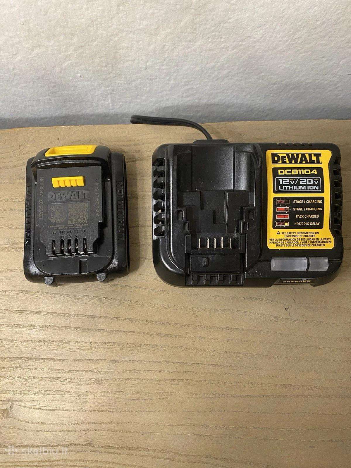 Dewalt kroviklis ir trys baterijos