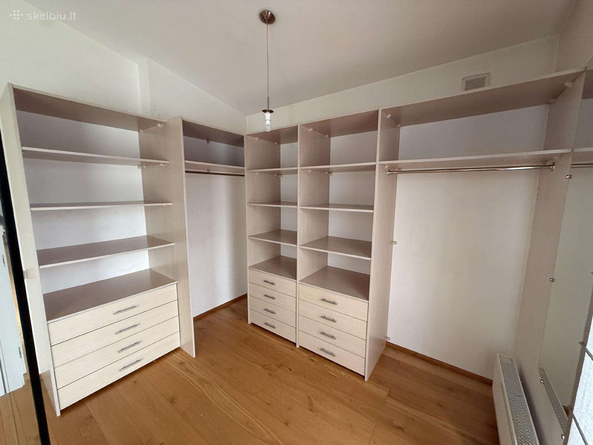 Pagal užsakymą gaminta drabužinės baldai