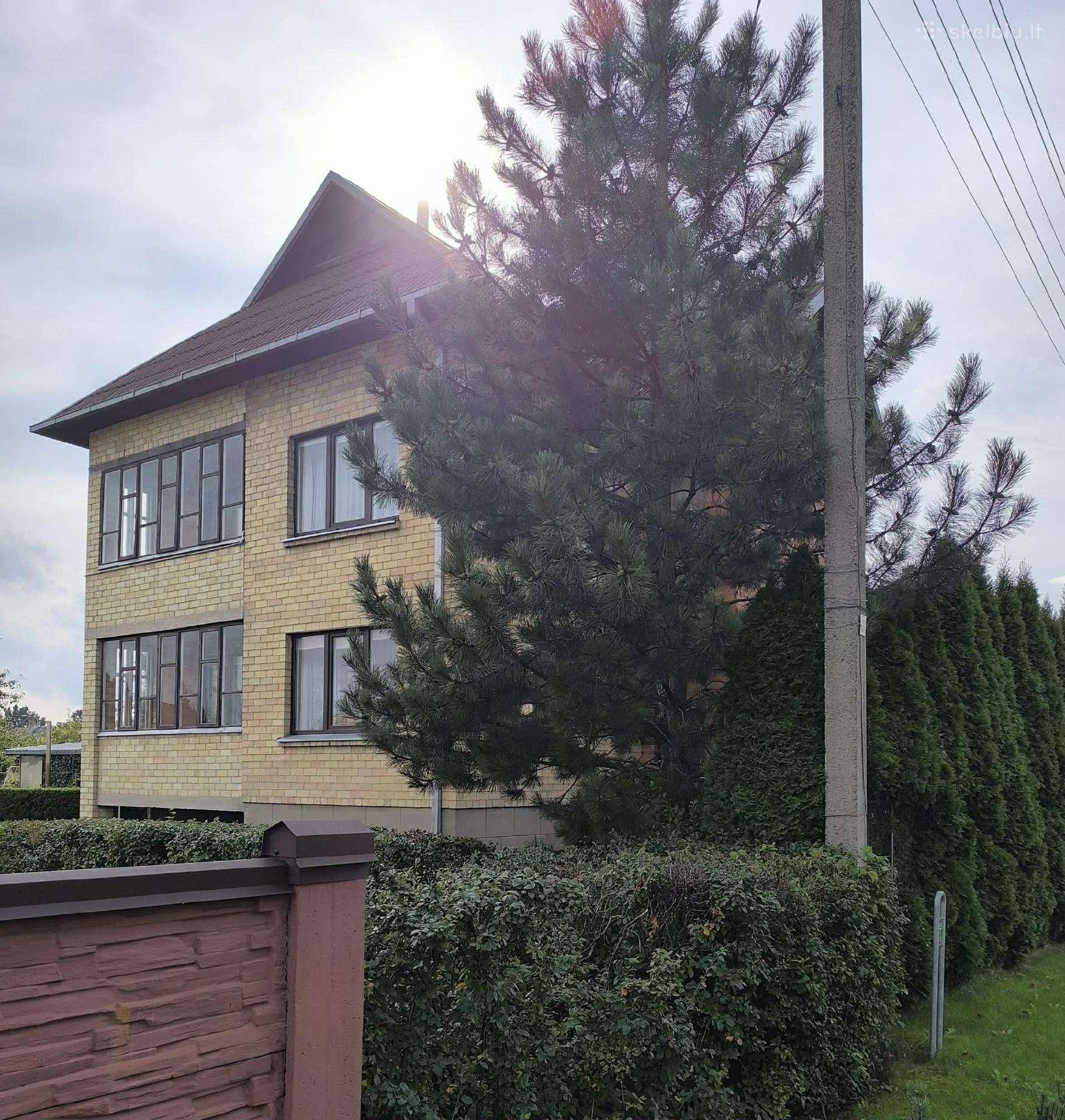 Parduodamas mūrinis namas Aguonų gatvėje