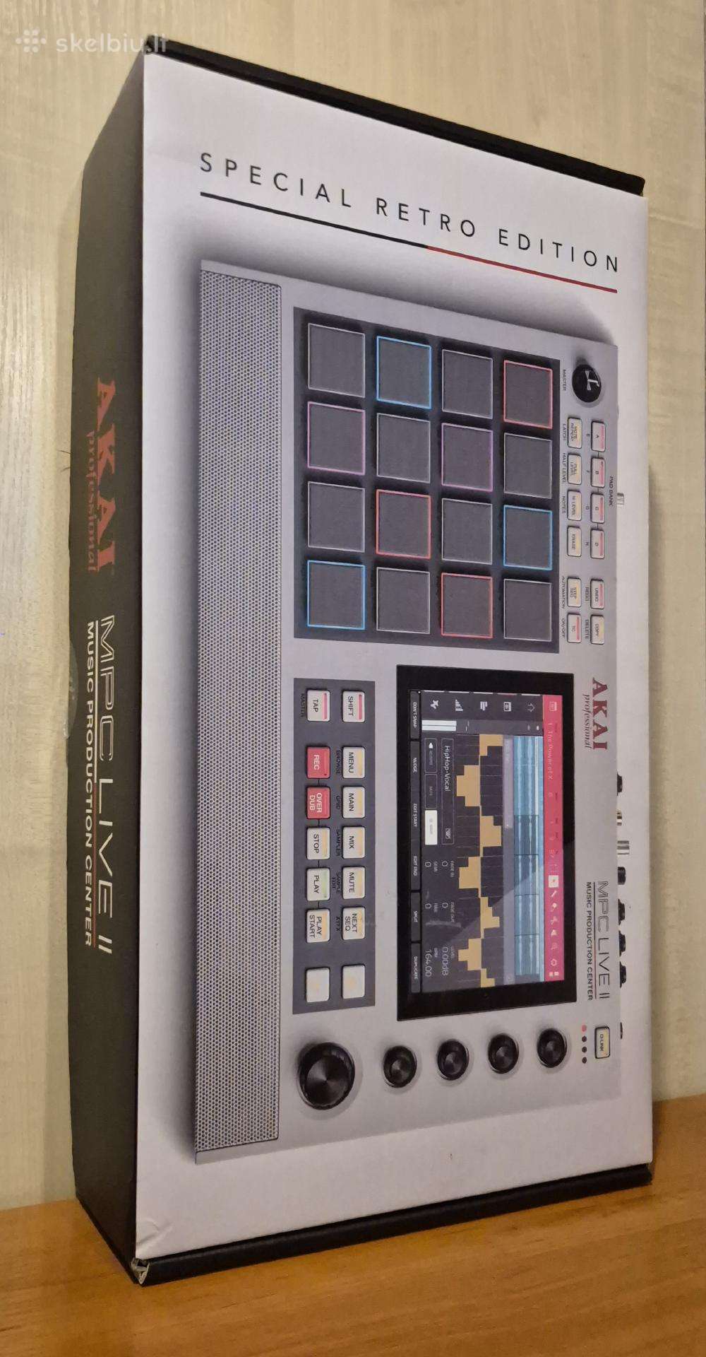 Akai Mpc Live 2 retro + magma case + decksaver