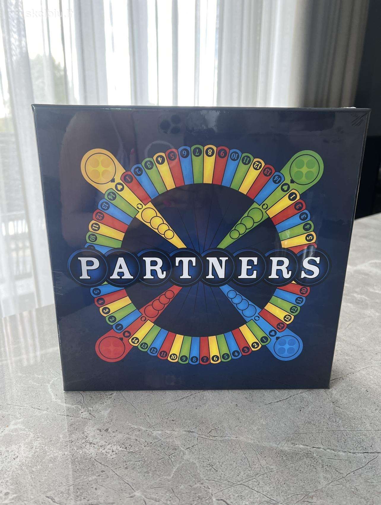 Stalo žaidimas Partners.