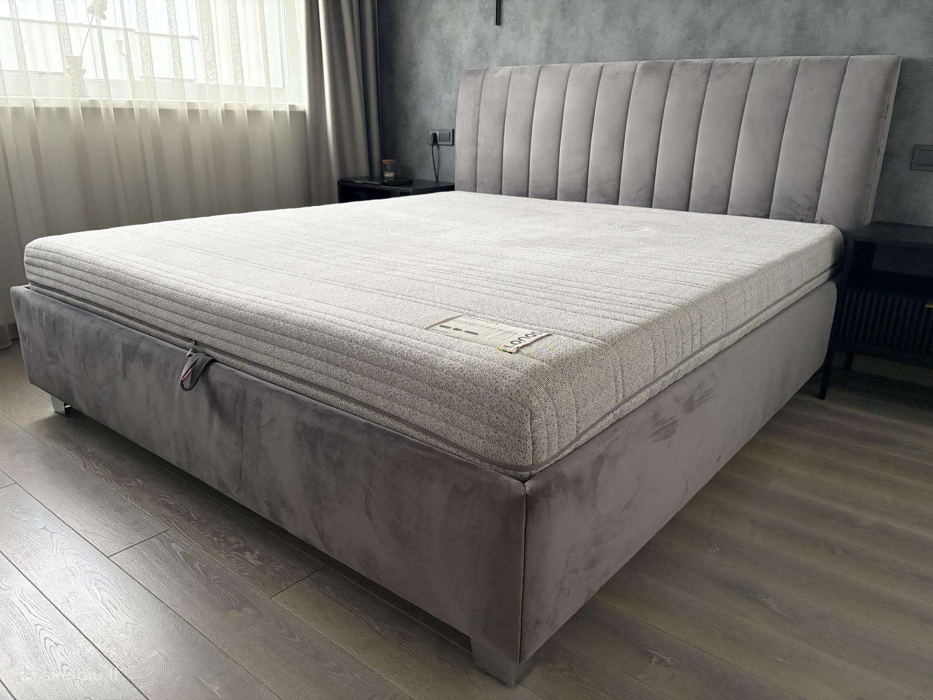 Lonas lova Piano su patalynės dėže