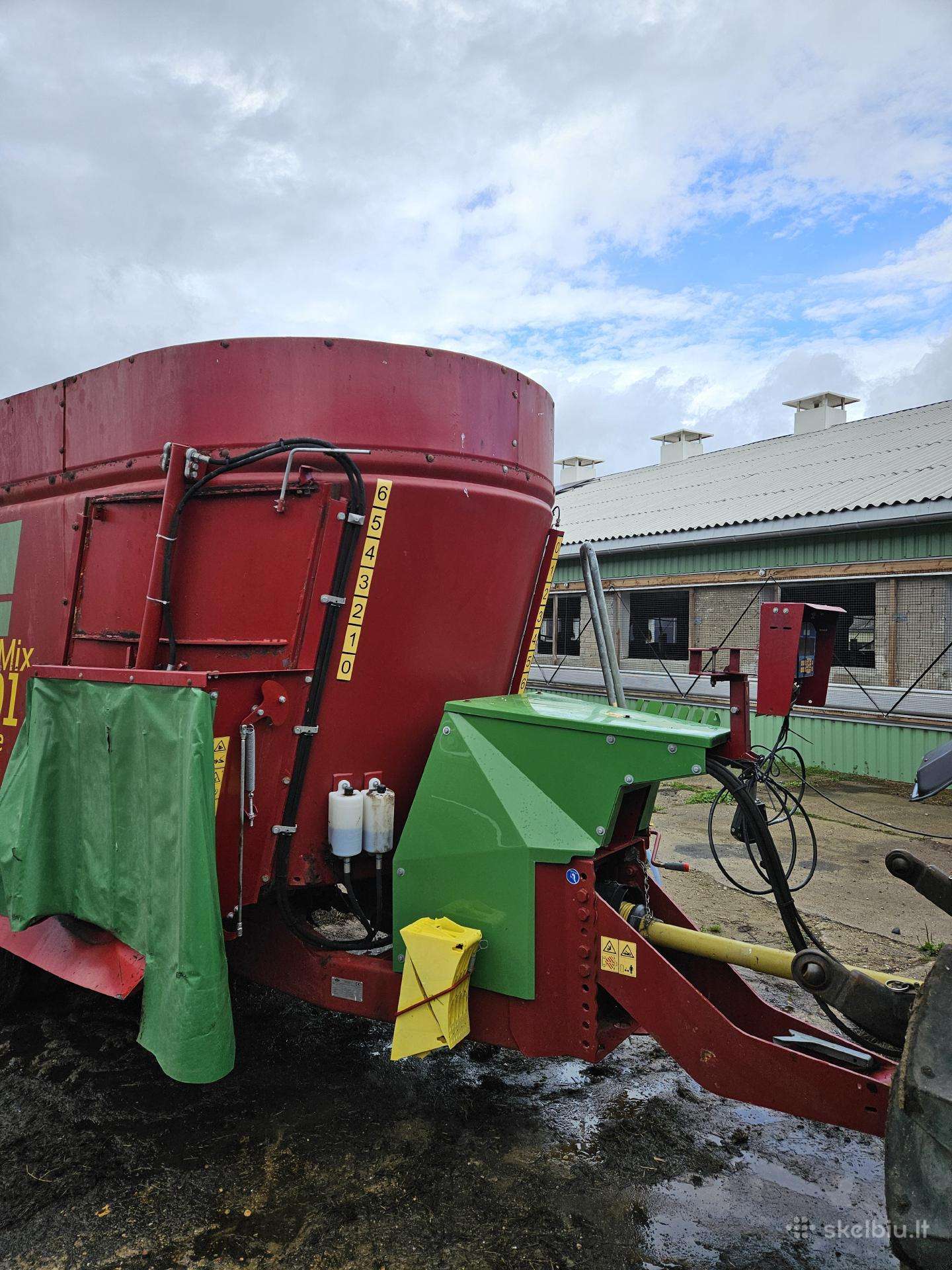 Strautmann, feed mixer / dispenser