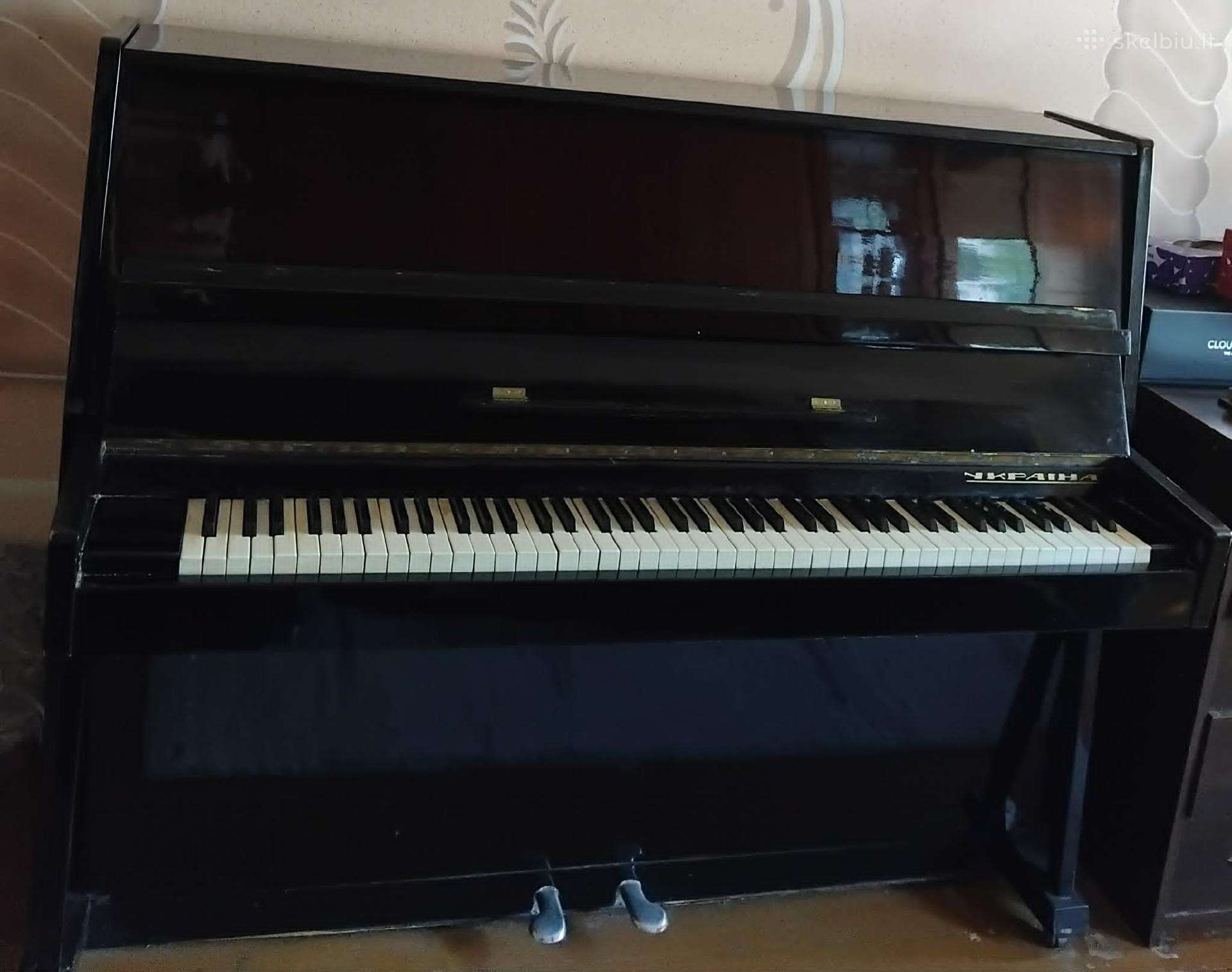 Dovanojamas pianinas. Pirmas aukštas.