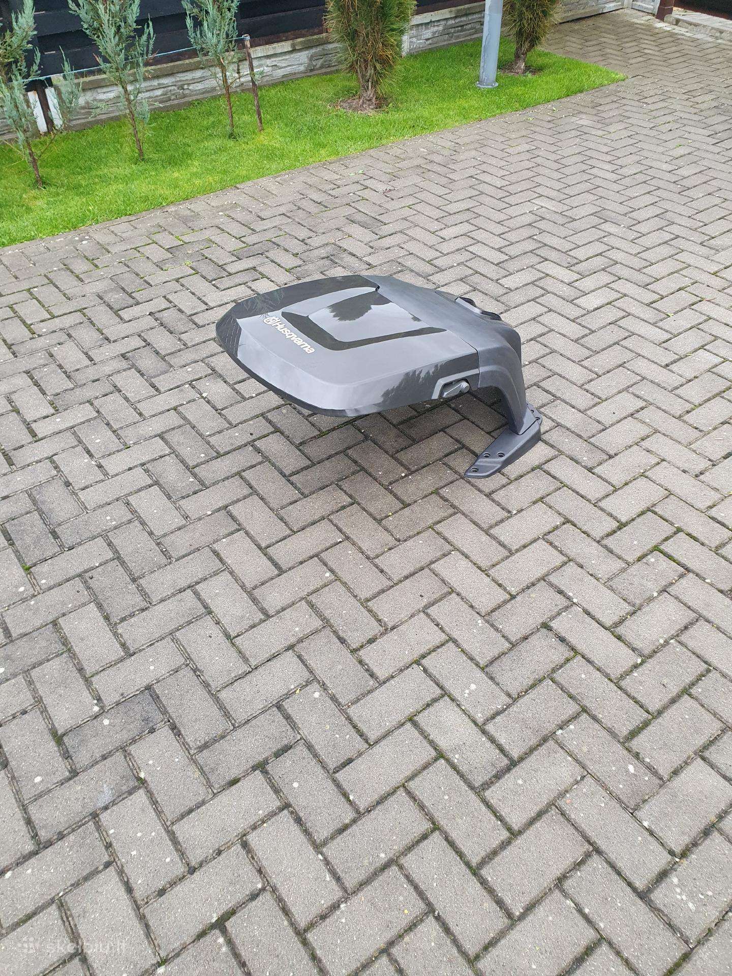 Husqvarna vejos roboto garažas