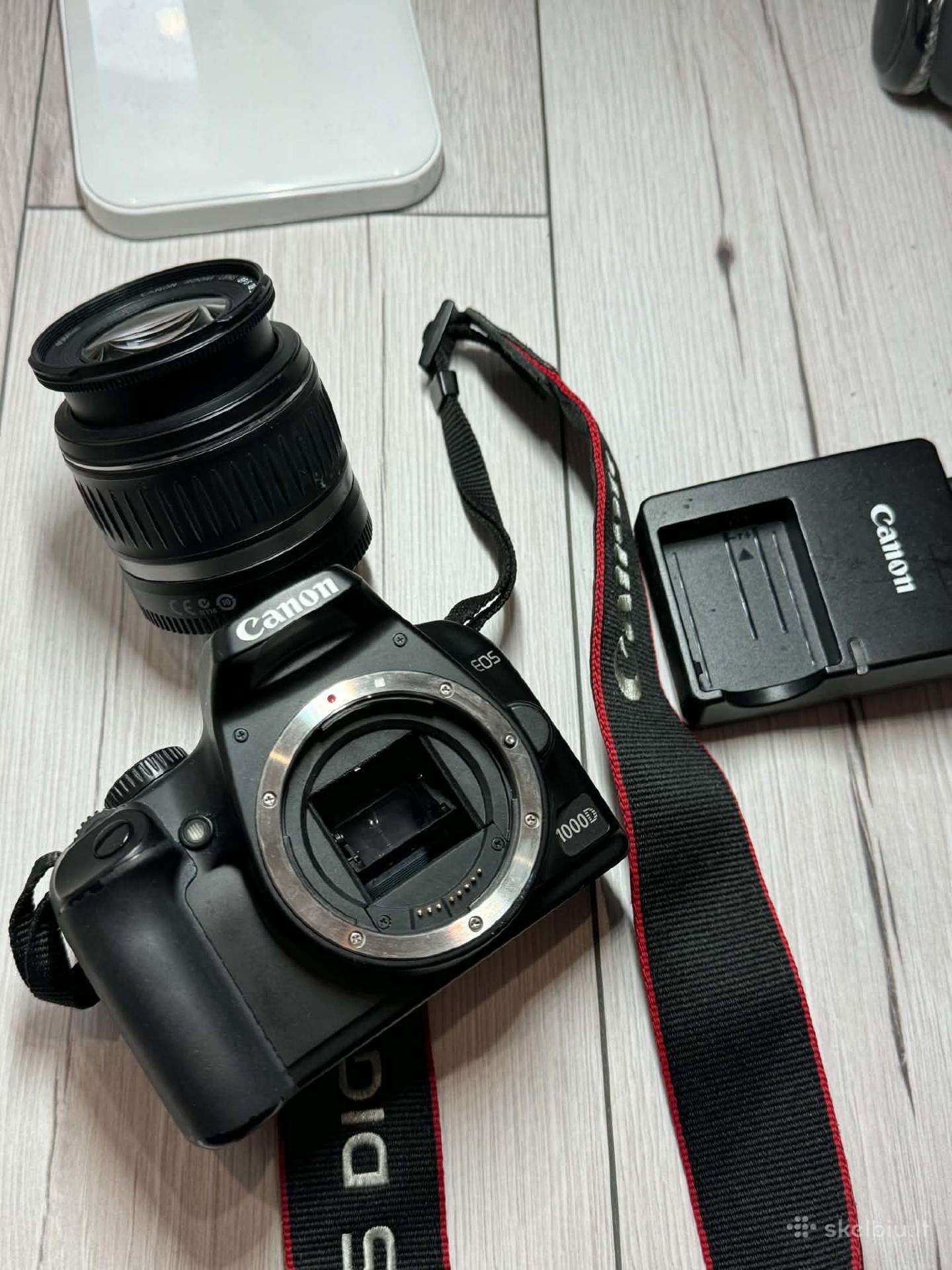 Canon EOS 1000d fotoaparatas