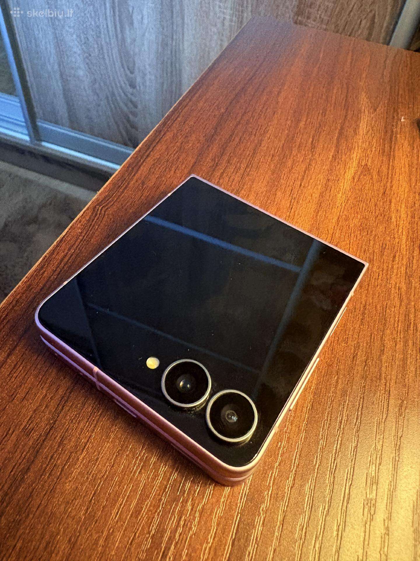 Samsung Flip 8