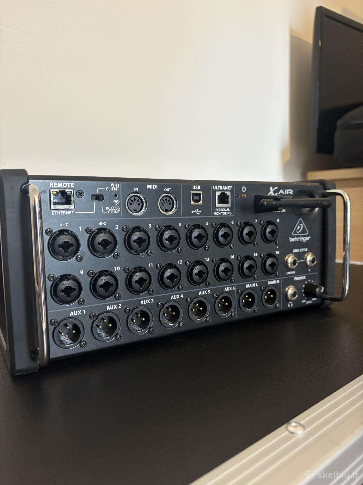 Behringer xr18